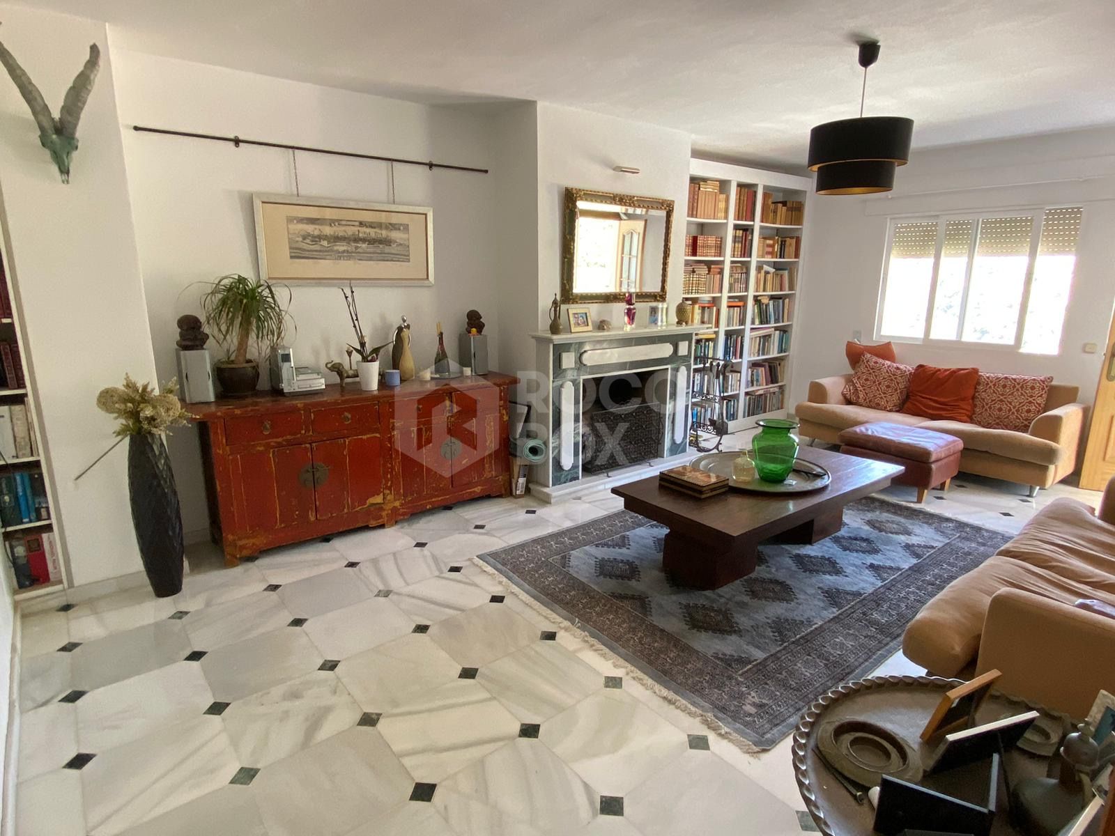 Beautiful house on the outskirts of the village, with plenty of renovation possibilities and stunning views of the sea and the mountains