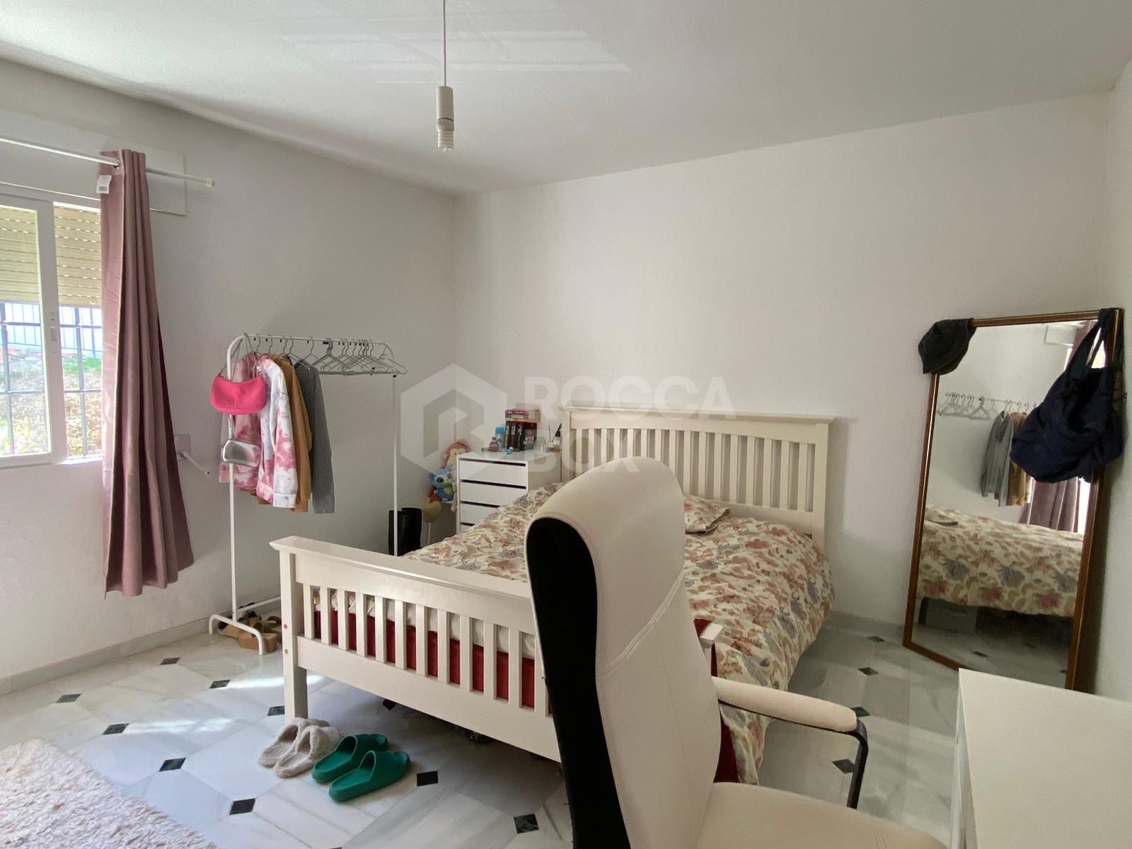 Beautiful house on the outskirts of the village, with plenty of renovation possibilities and stunning views of the sea and the mountains