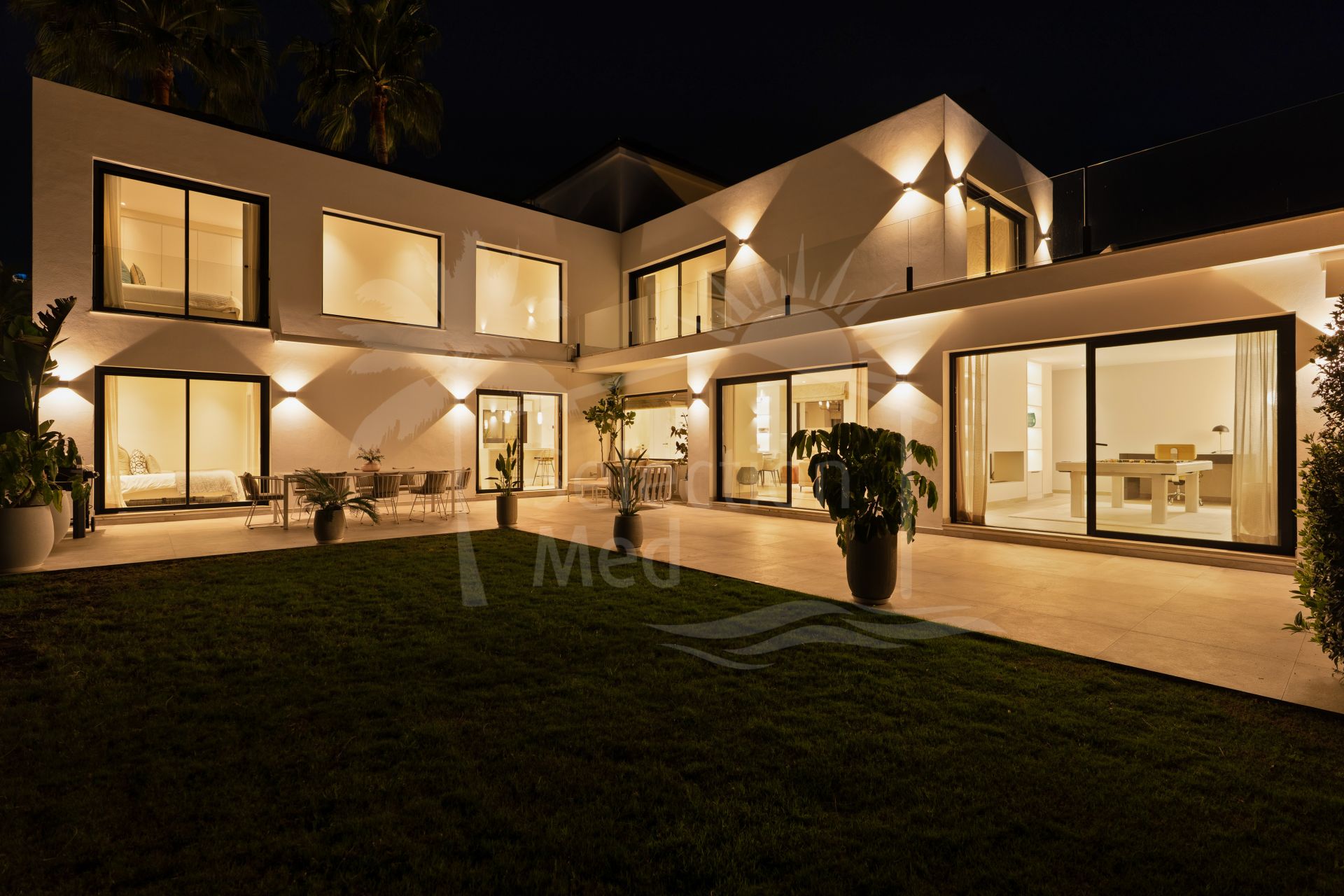 Villa for sale in Las Brisas, Nueva Andalucia
