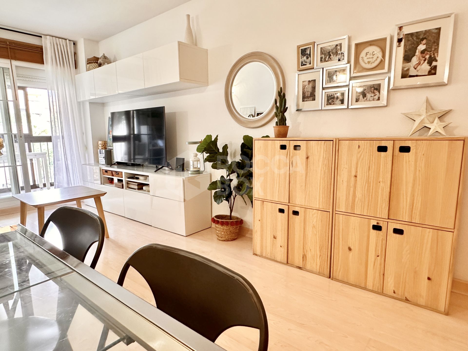 Family apartment with pool, green areas, and paddle tennis court in one of the best areas of Los Pacos, Fuengirola