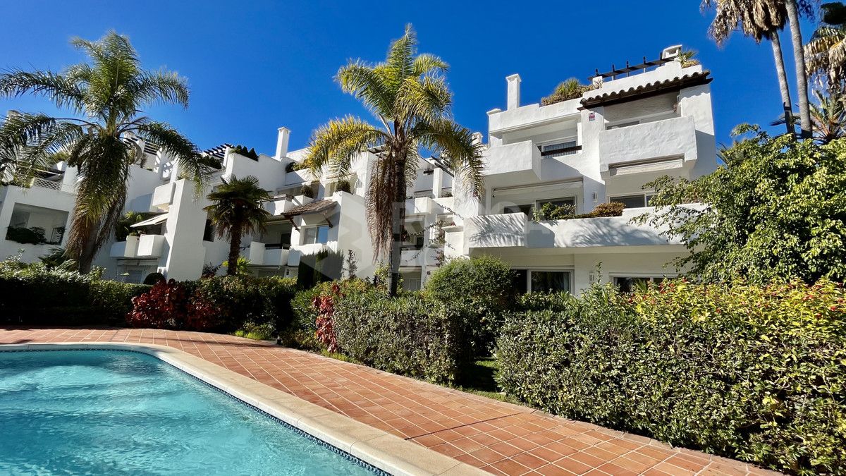 BEACHSIDE • WALKING DISTANCE TO MARBELLA CENTRE & ALL AMENITIES
