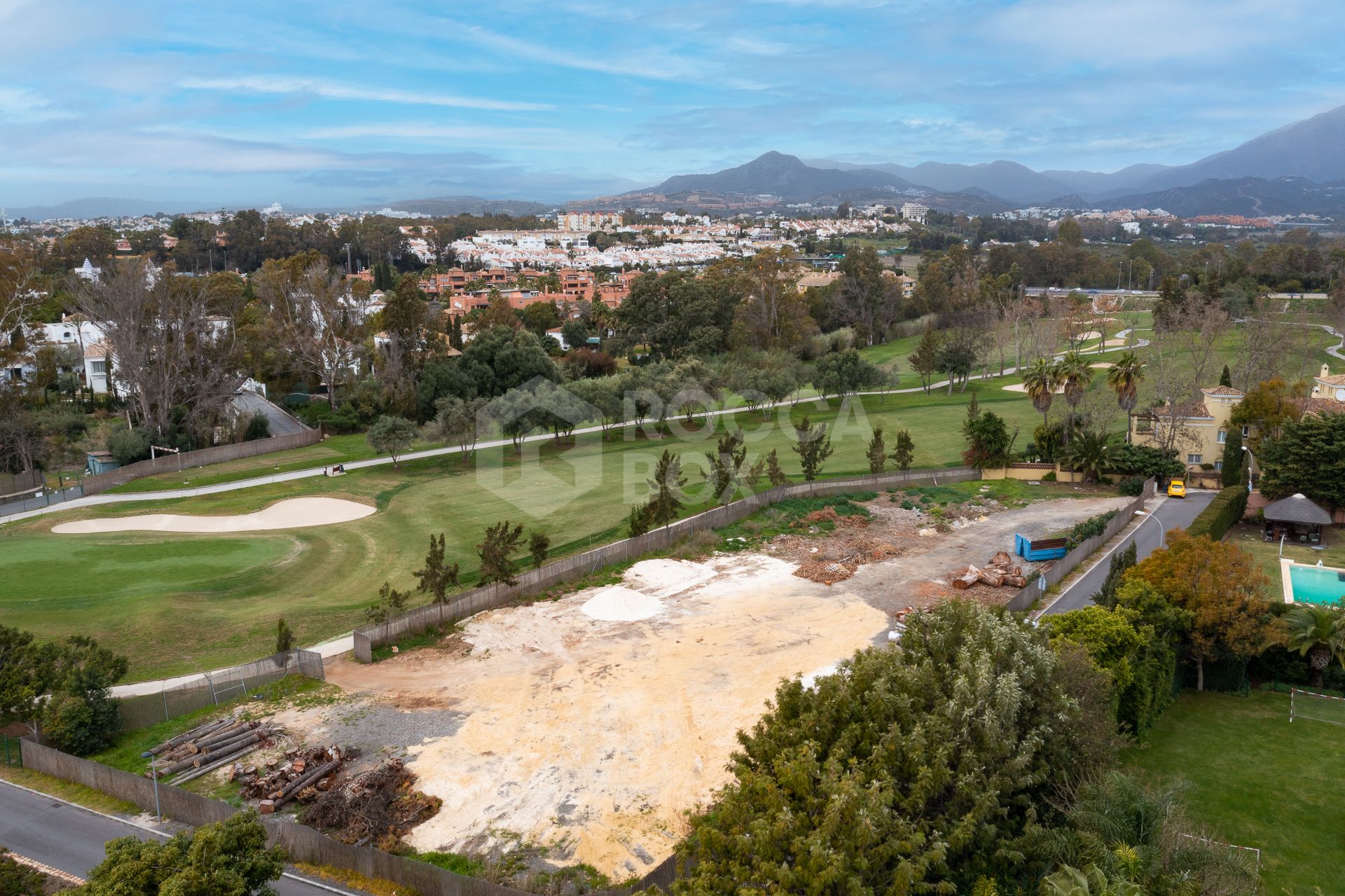 3011m2 plot for sale in frontline Guadalmina Baja golf course