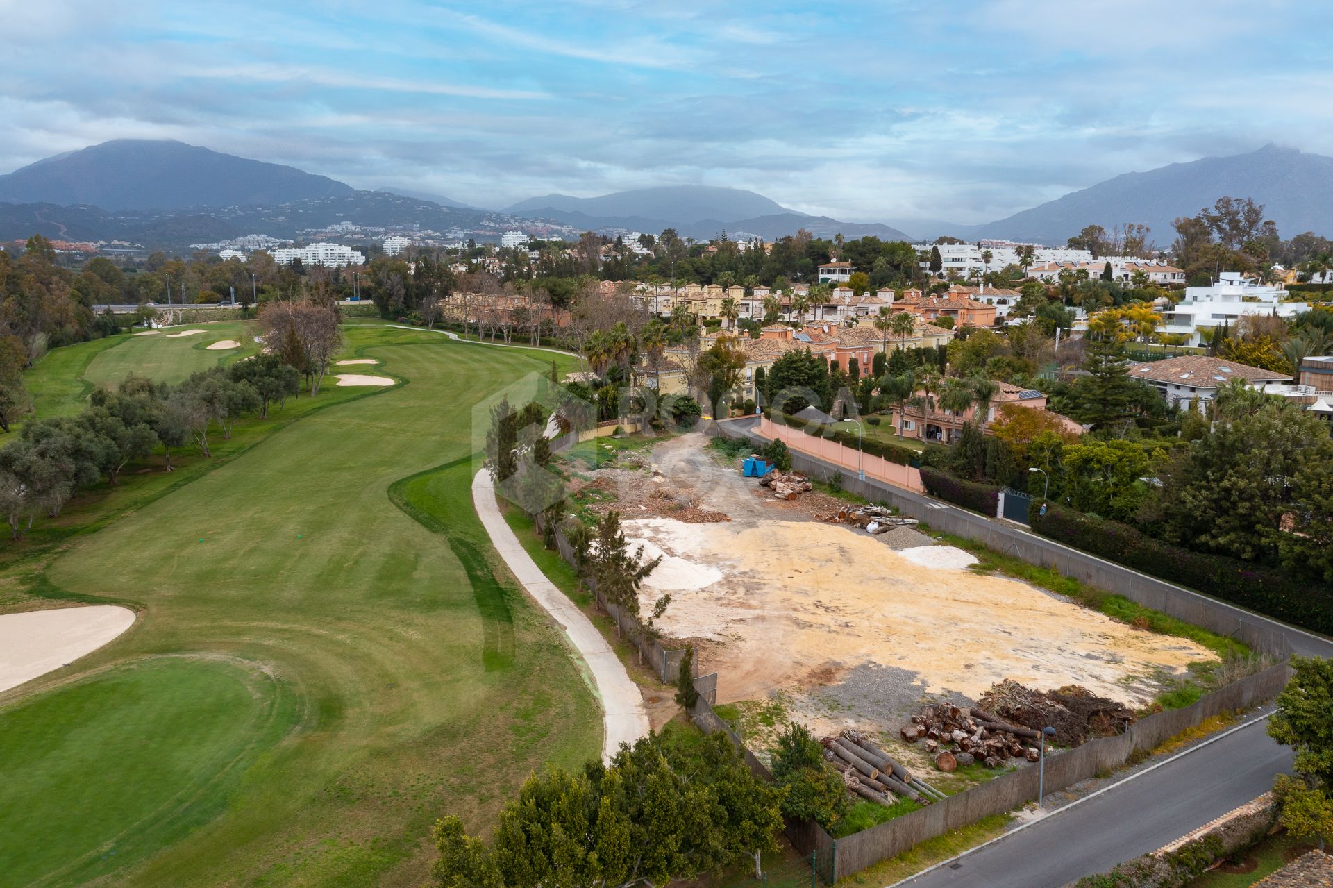 3011m2 plot for sale in frontline Guadalmina Baja golf course