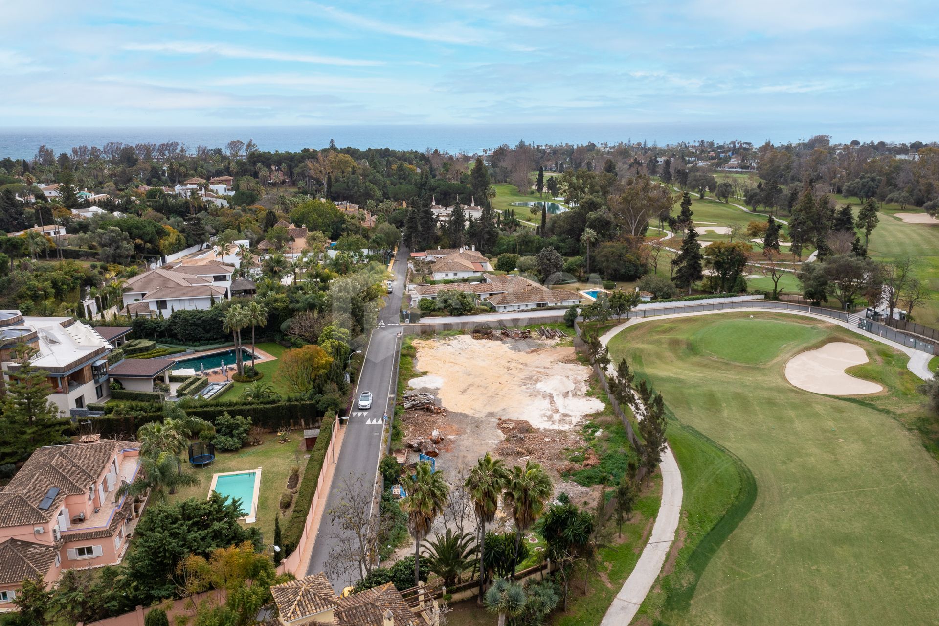 3011m2 plot for sale in frontline Guadalmina Baja golf course