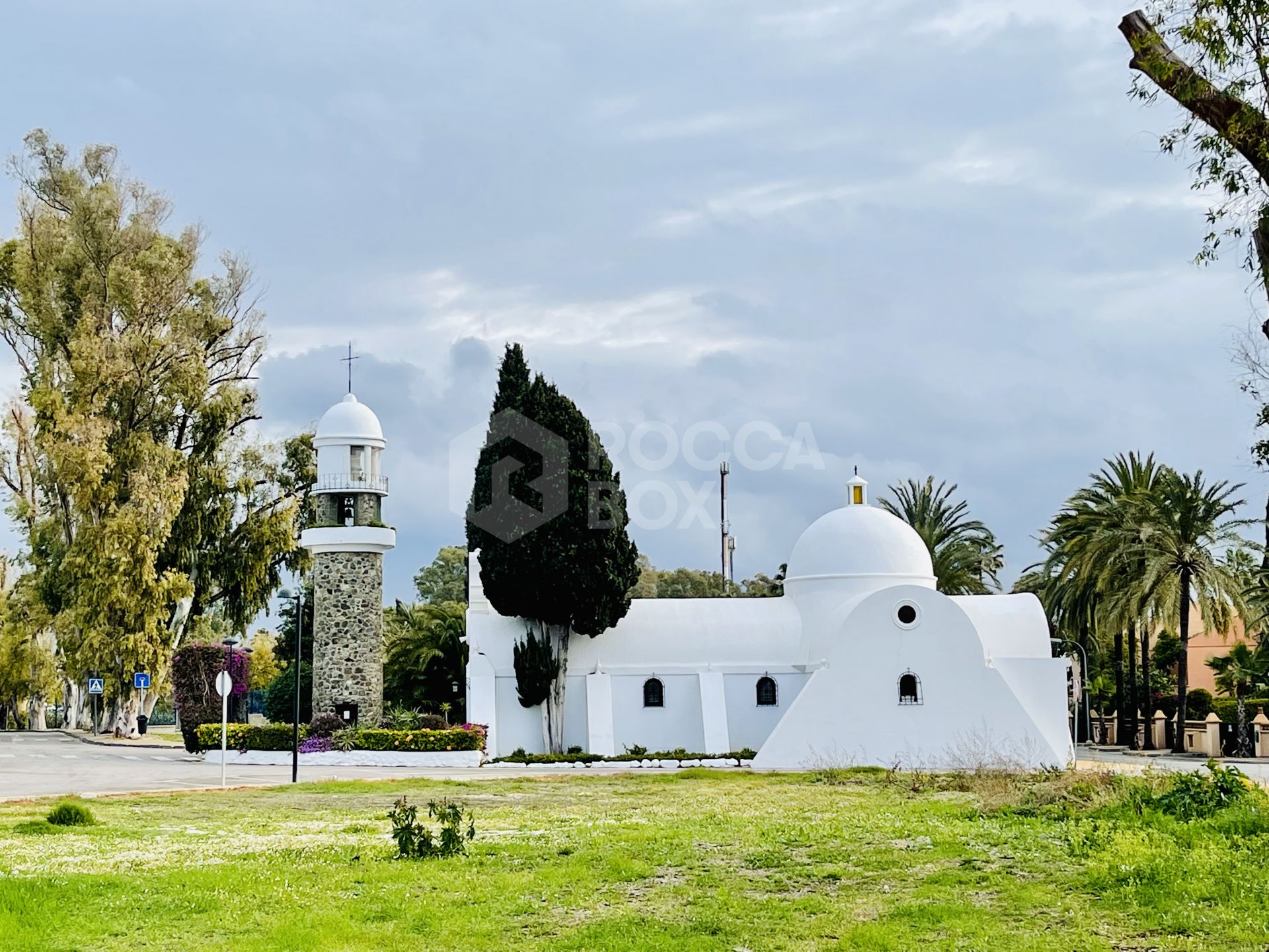 3011m2 plot for sale in frontline Guadalmina Baja golf course