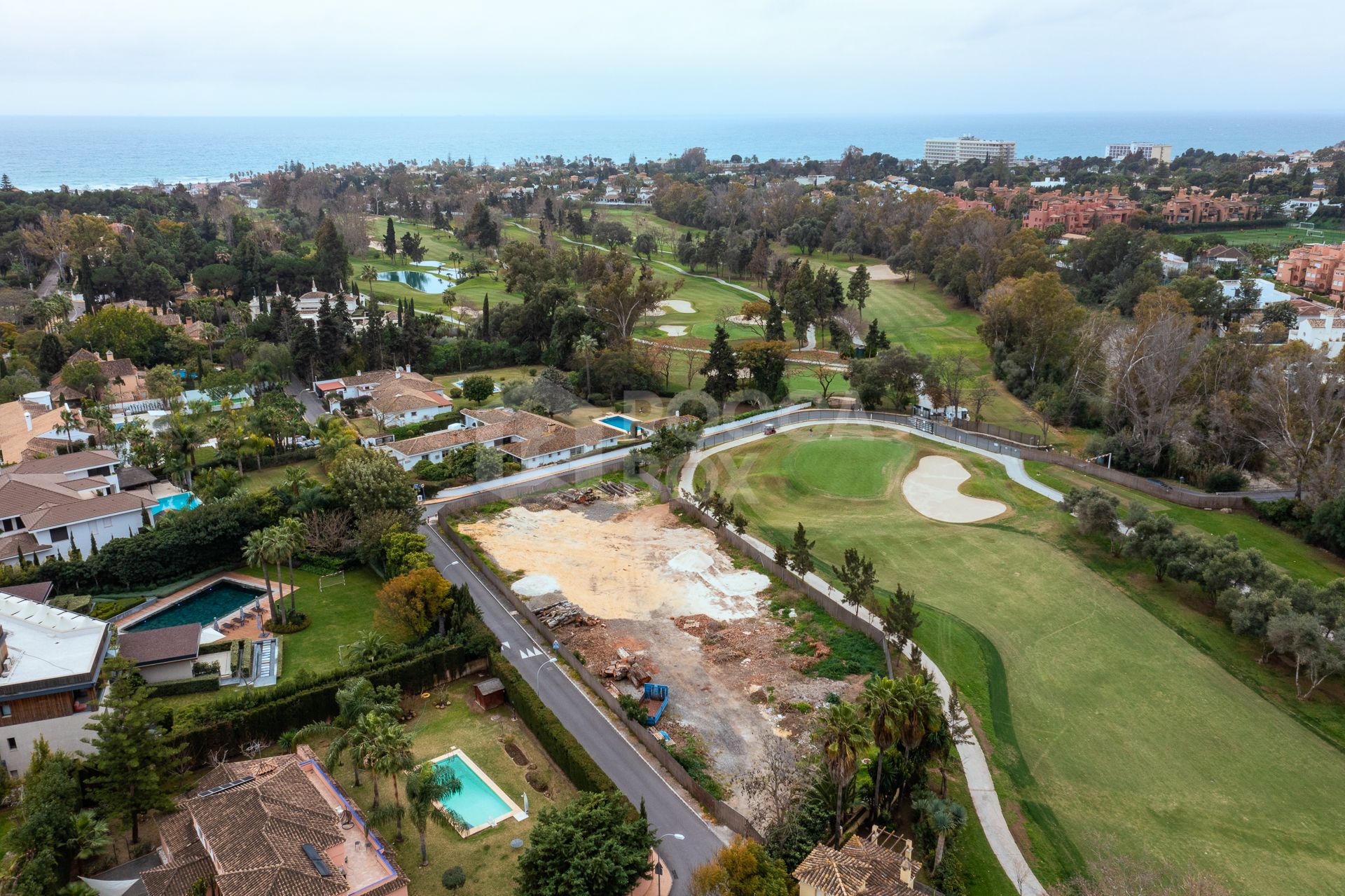 3011m2 plot for sale in frontline Guadalmina Baja golf course