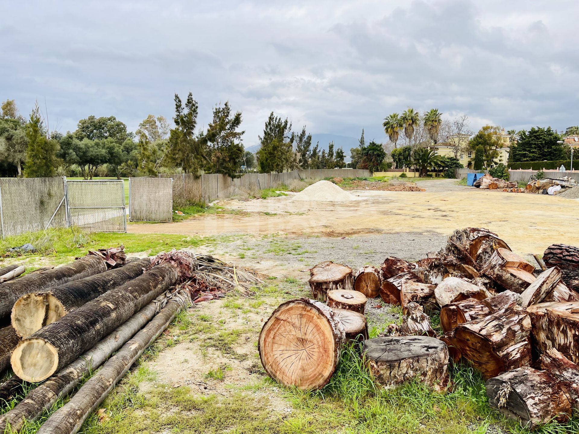 3011m2 plot for sale in frontline Guadalmina Baja golf course