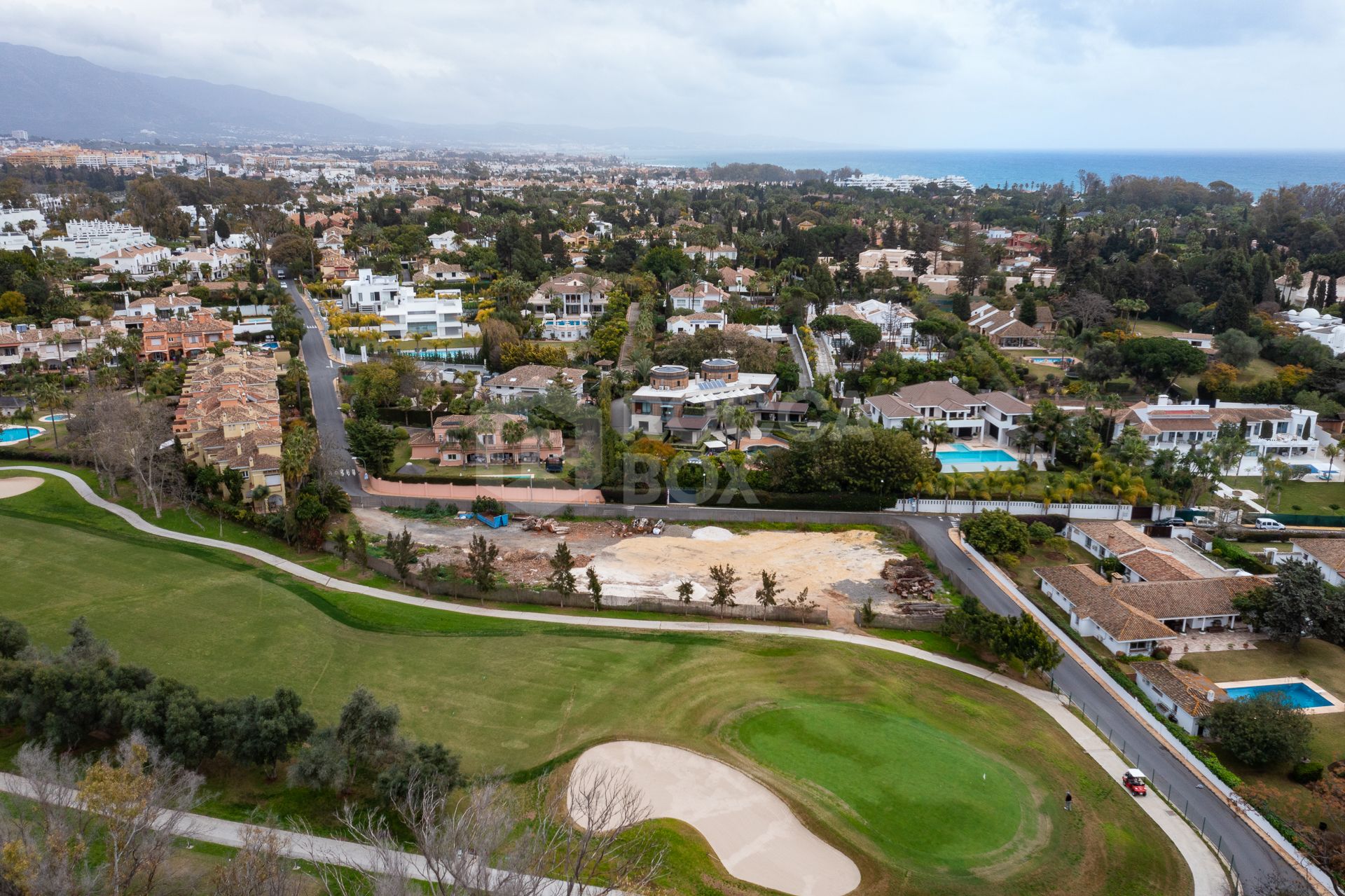 3011m2 plot for sale in frontline Guadalmina Baja golf course