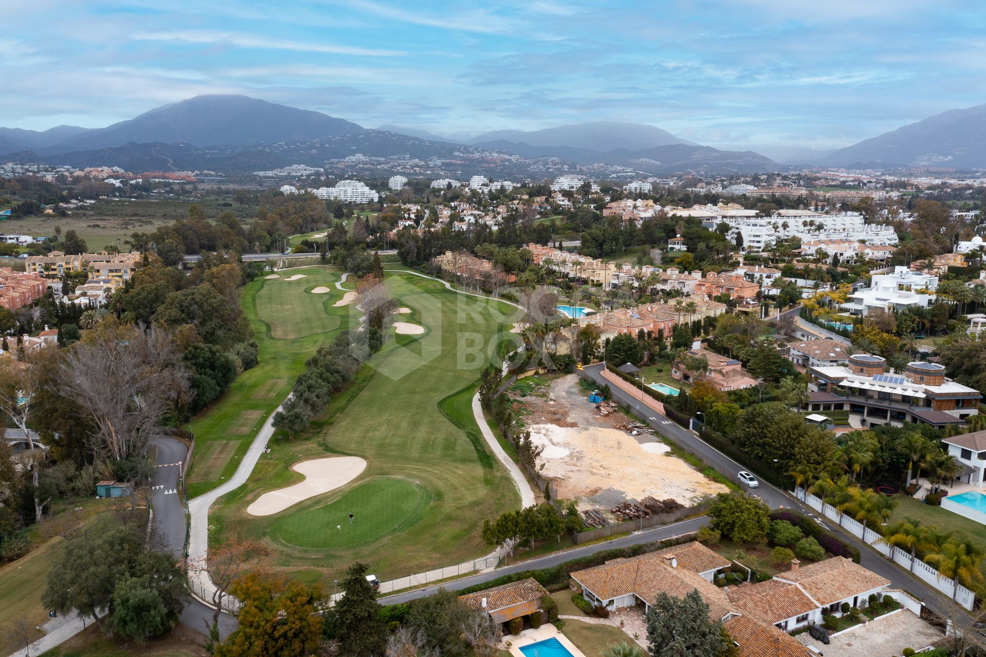 3011m2 plot for sale in frontline Guadalmina Baja golf course