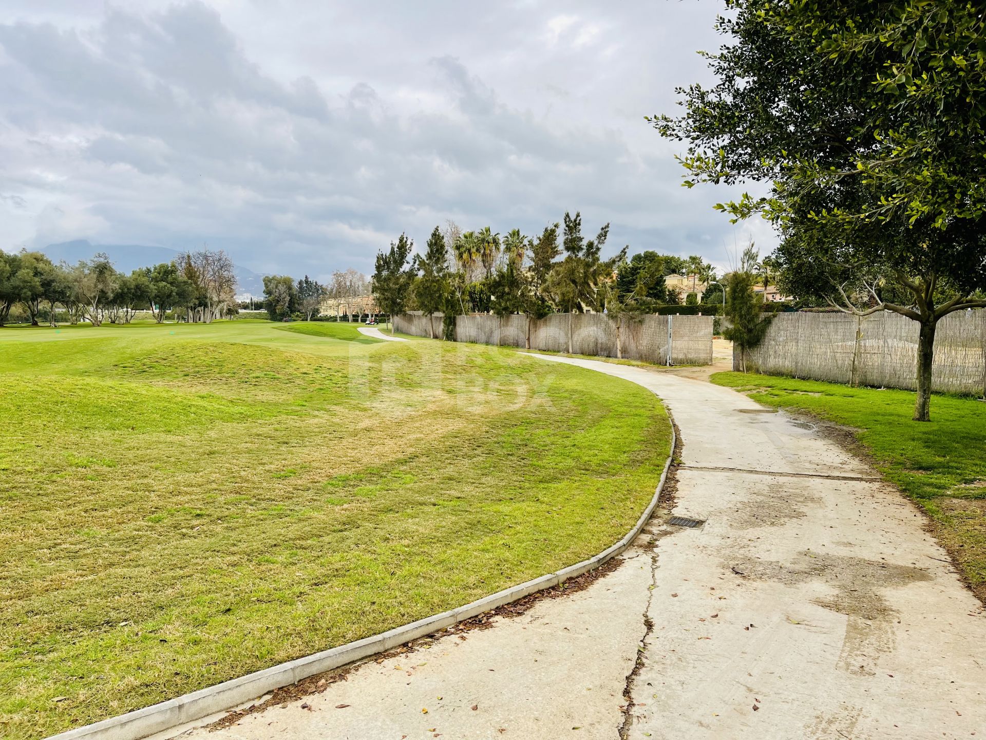 3011m2 plot for sale in frontline Guadalmina Baja golf course