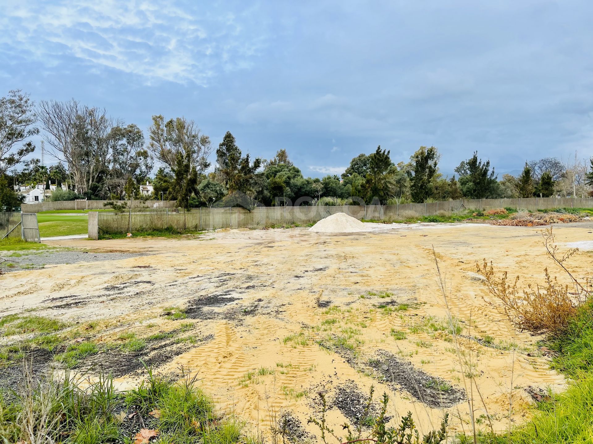 3011m2 plot for sale in frontline Guadalmina Baja golf course
