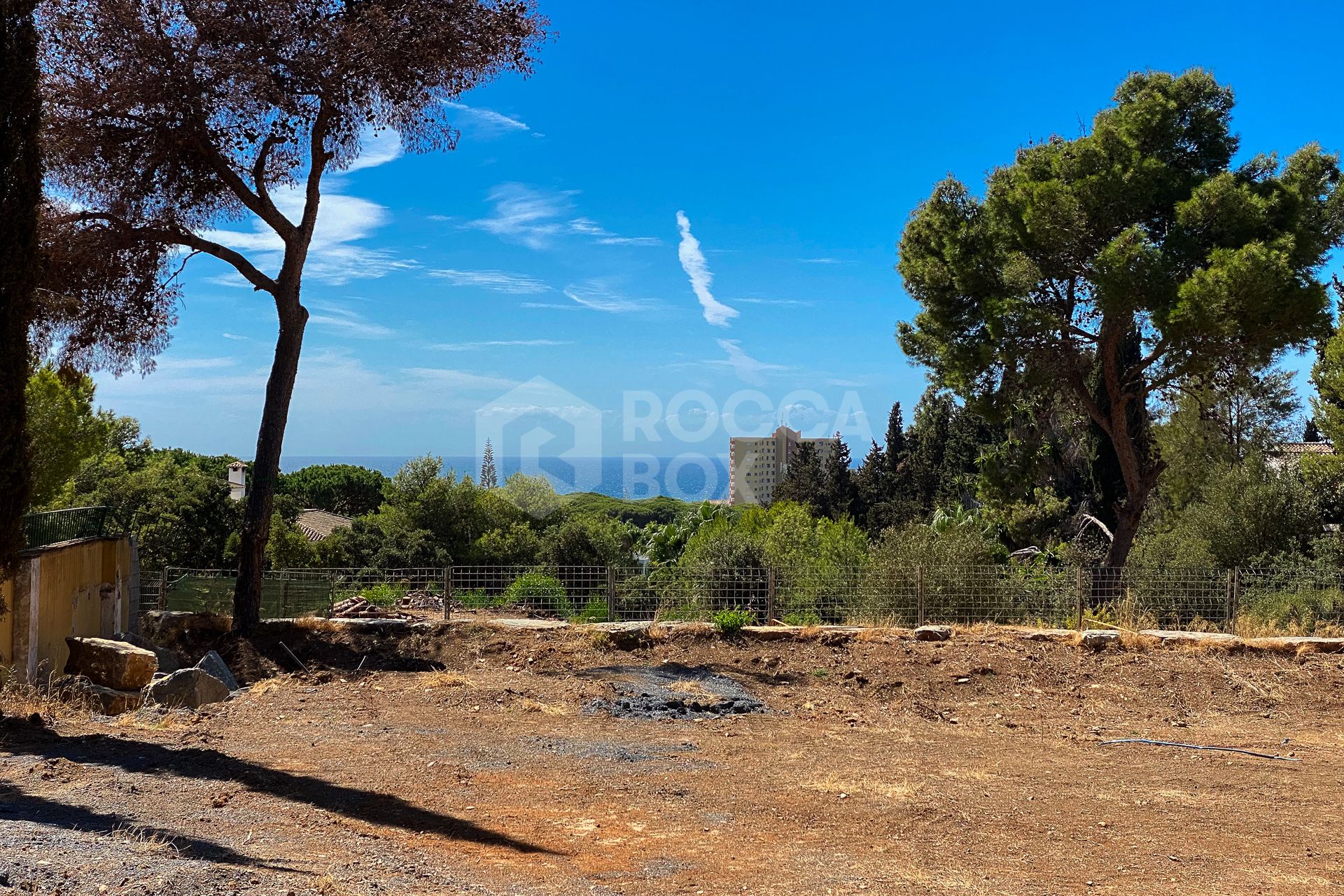 Hacienda Las Chapas: 1.700 m2 plot with sea views