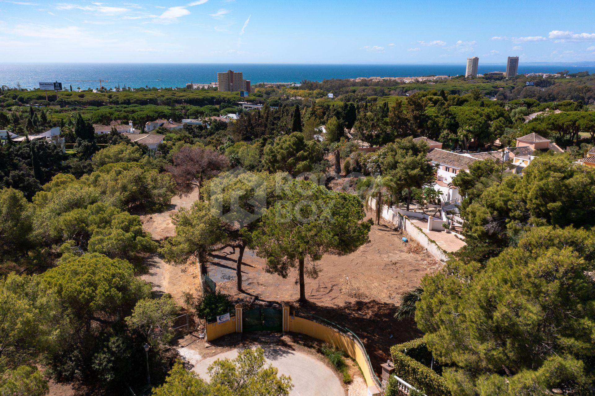 Hacienda Las Chapas: 1.700 m2 plot with sea views