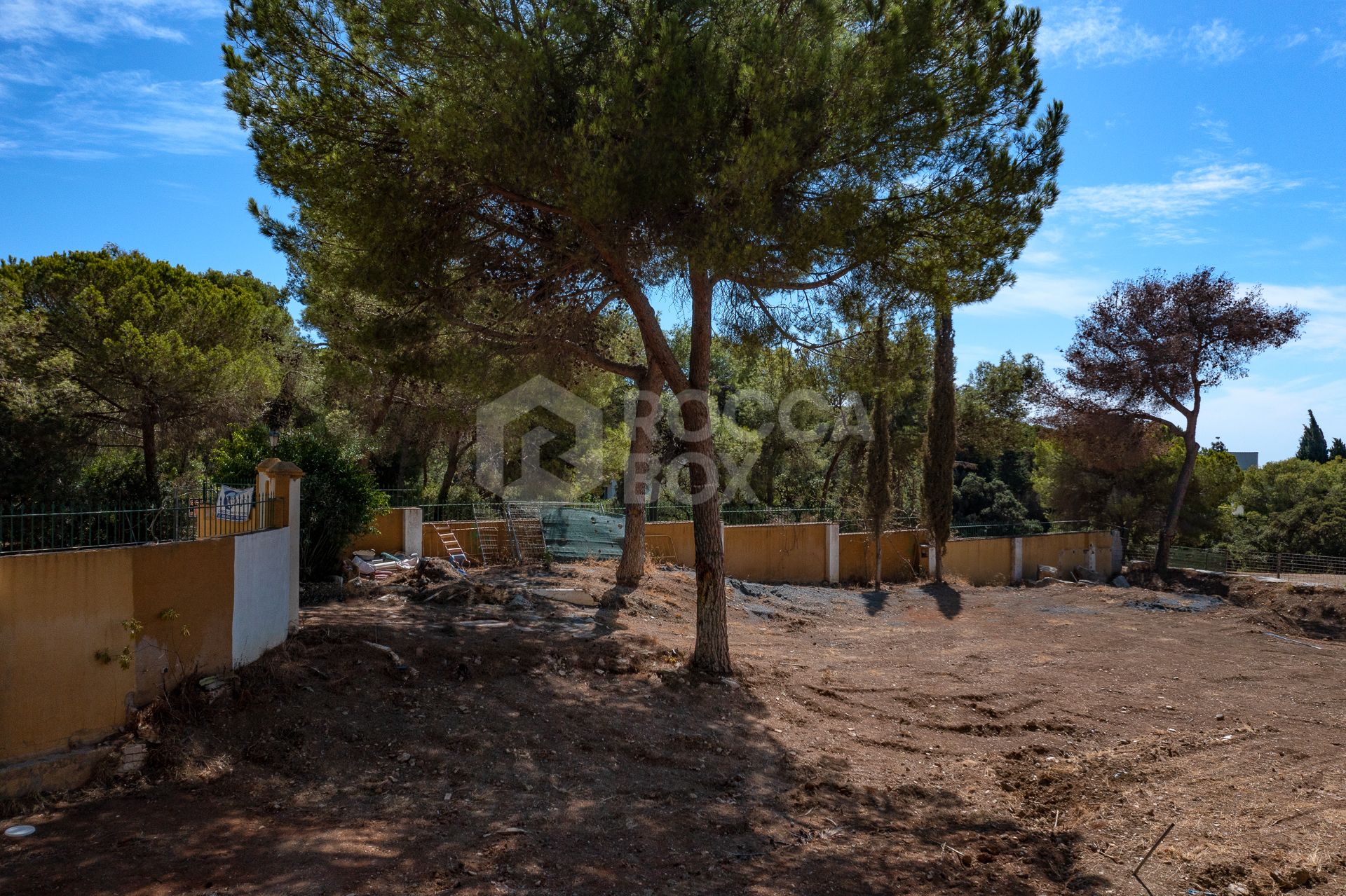 Hacienda Las Chapas: 1.700 m2 plot with sea views