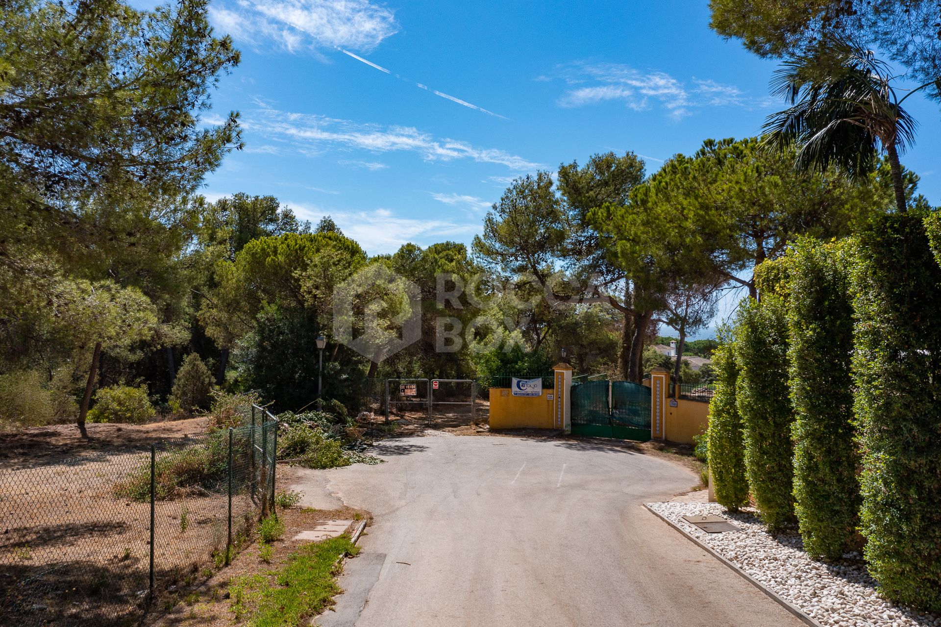 Hacienda Las Chapas: 1.700 m2 plot with sea views