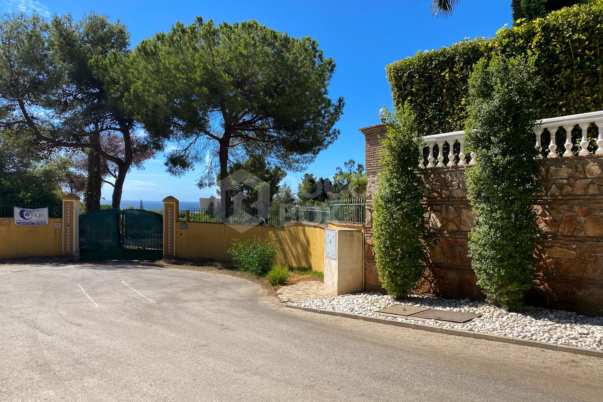 Hacienda Las Chapas: 1.700 m2 plot with sea views