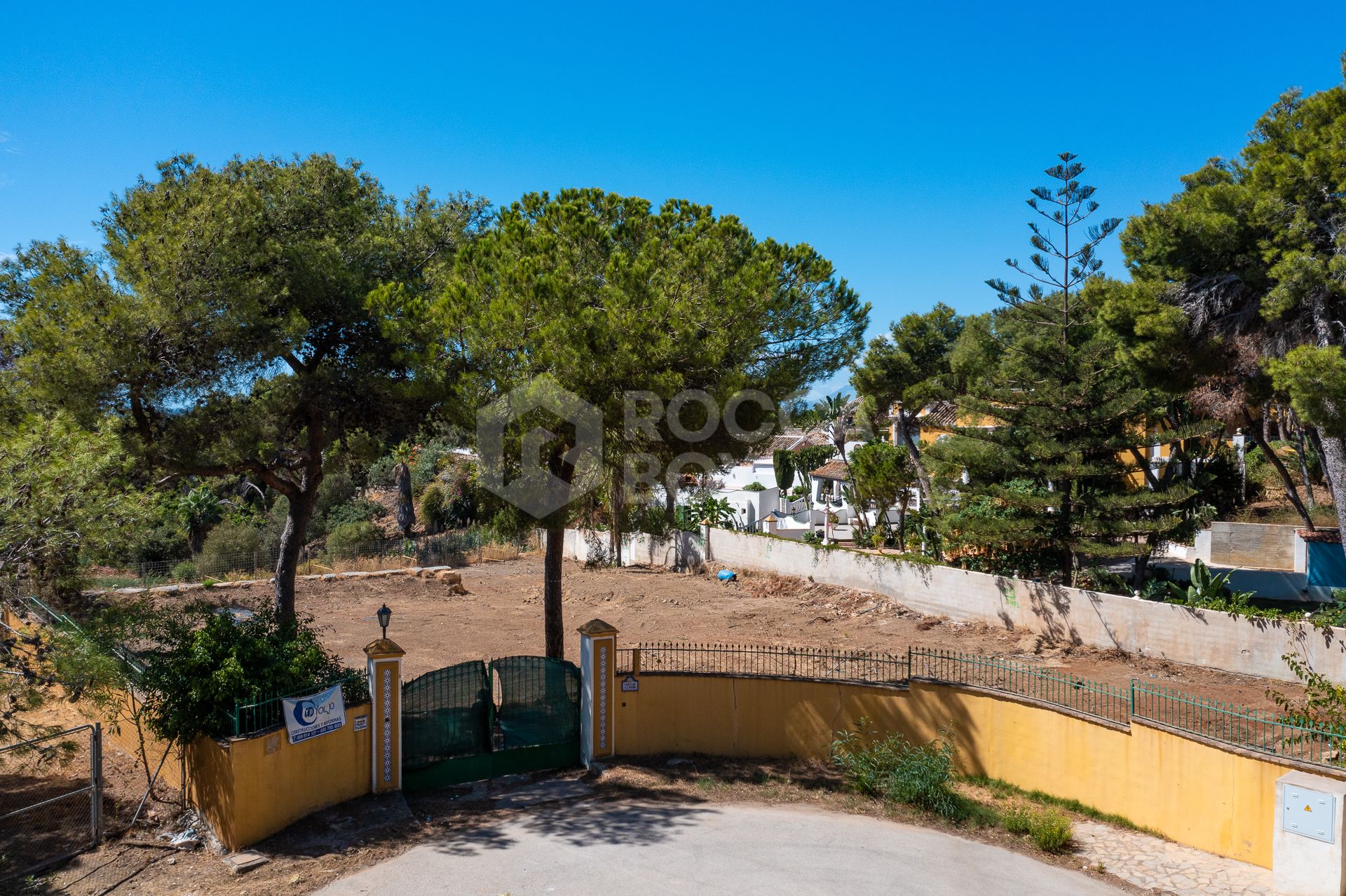 Hacienda Las Chapas: 1.700 m2 plot with sea views