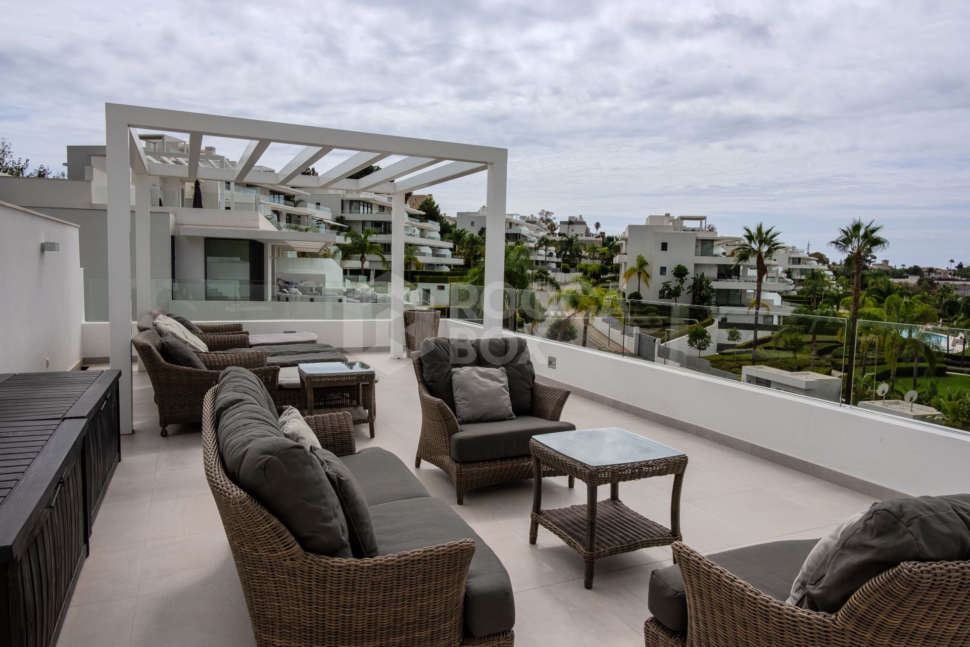 Luxury duplex penthouse with 3-bedrooms and amazing views available for long term rent!