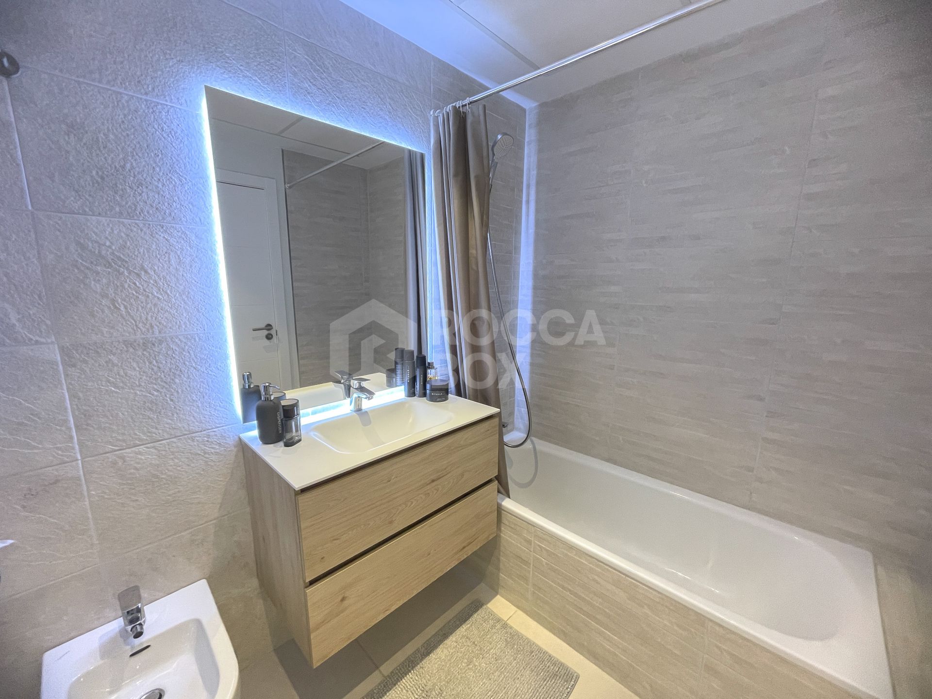 Beautiful Apartment in renowned Mirador Del Golf, Estepona.