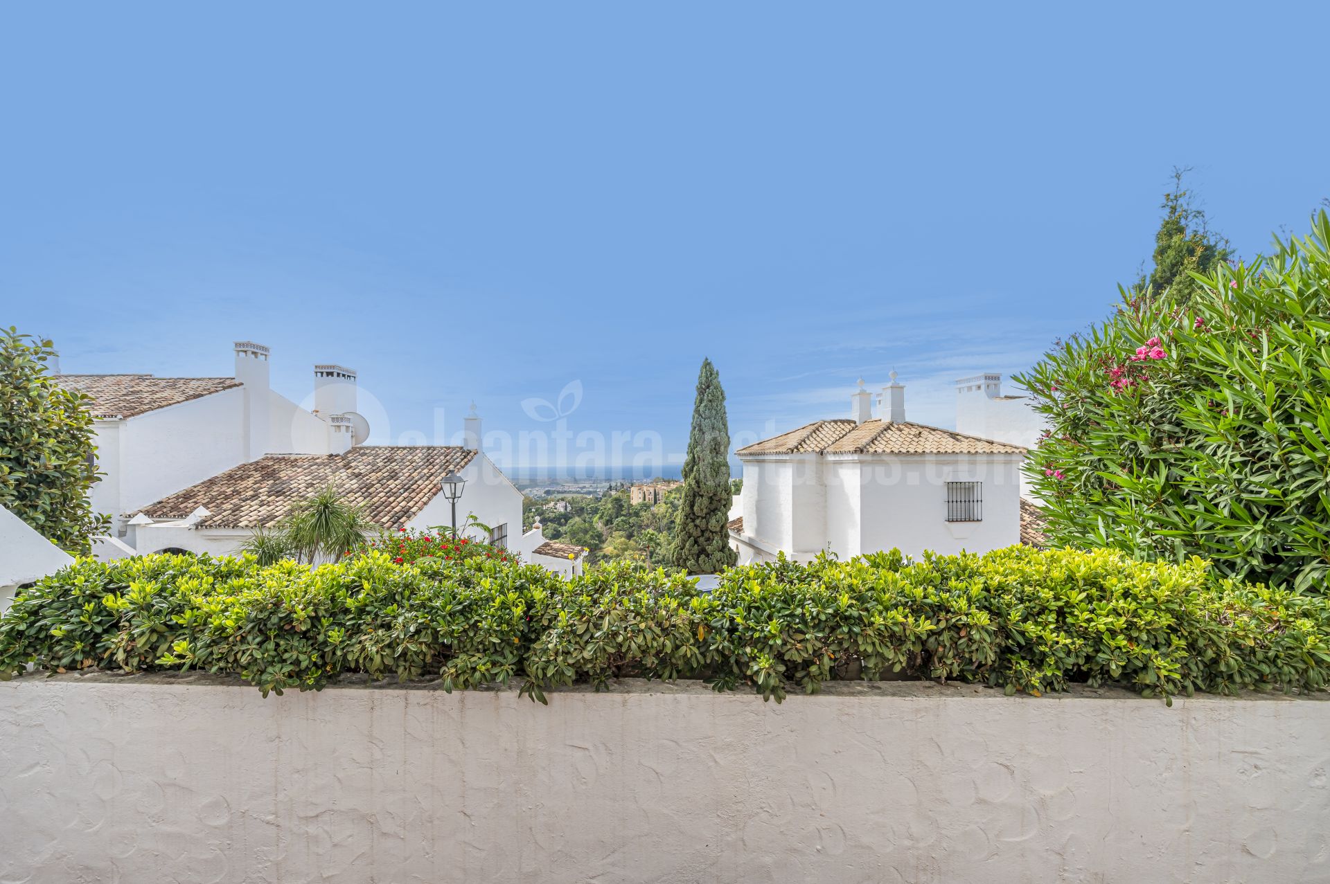 Apartment in Las Colinas de Marbella, Benahavis