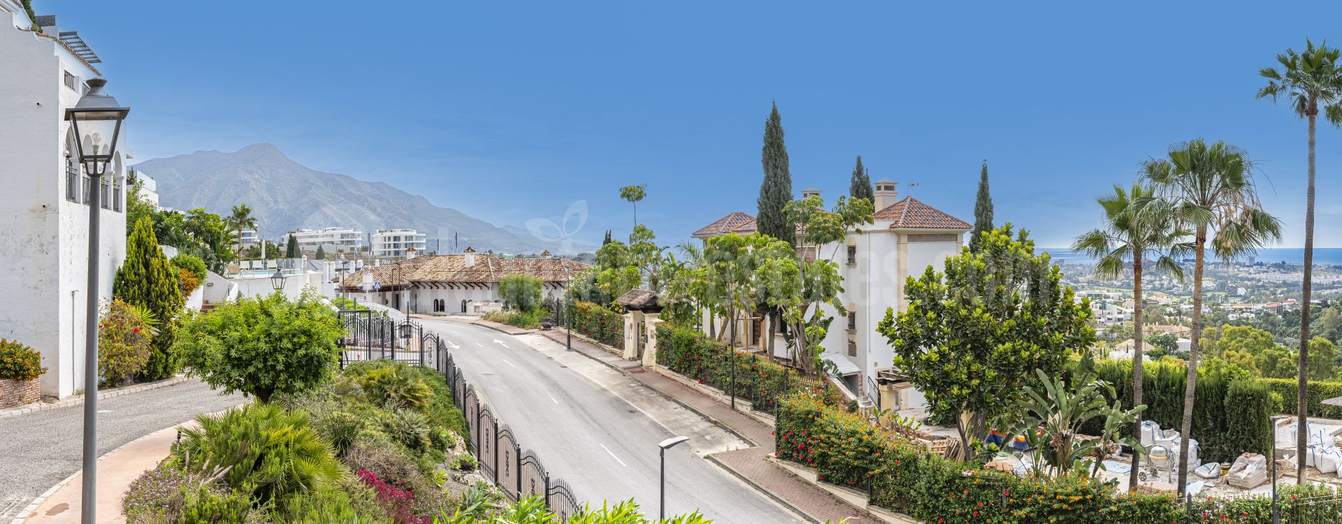 Apartment in Las Colinas de Marbella, Benahavis