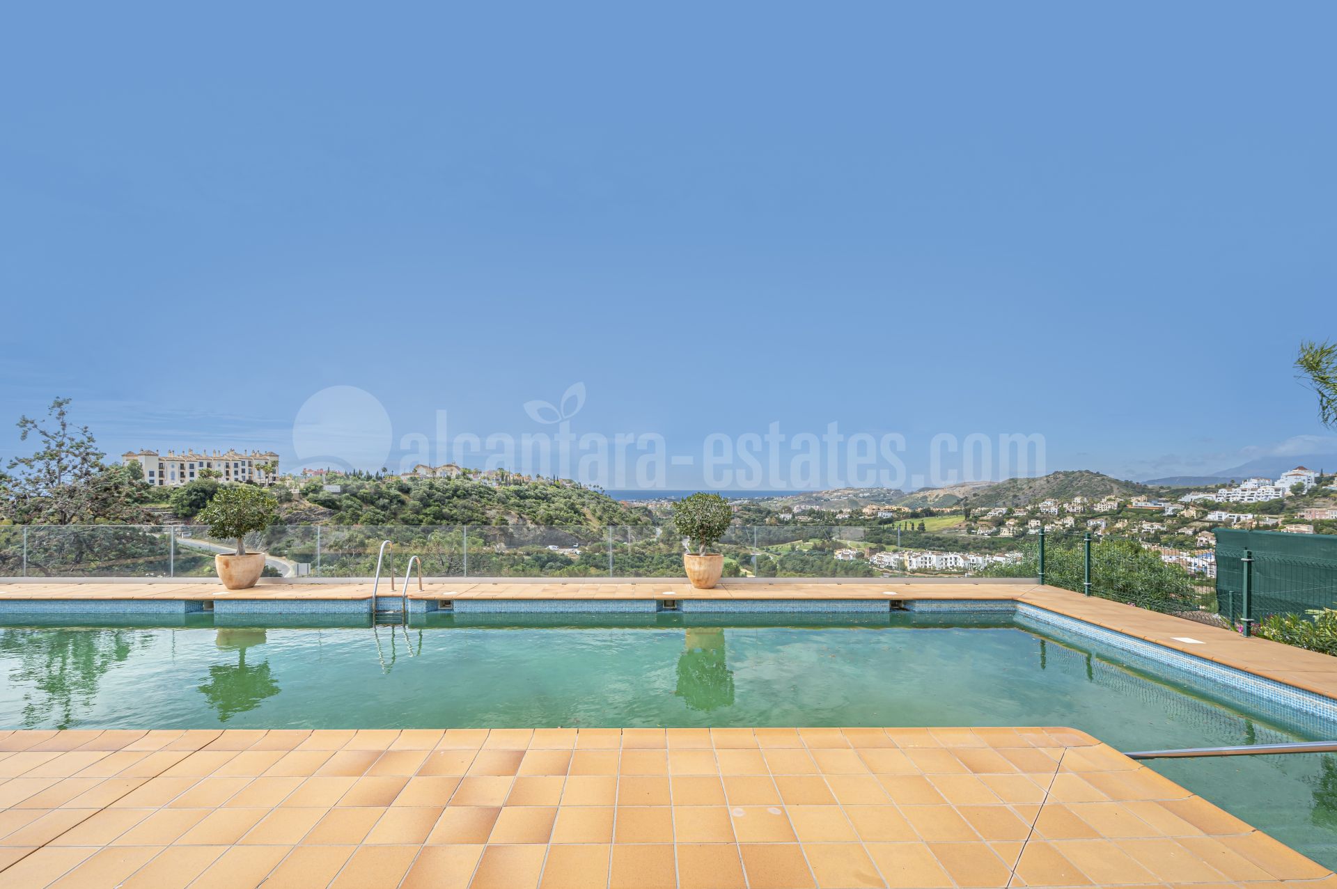 Apartment in Las Colinas de Marbella, Benahavis