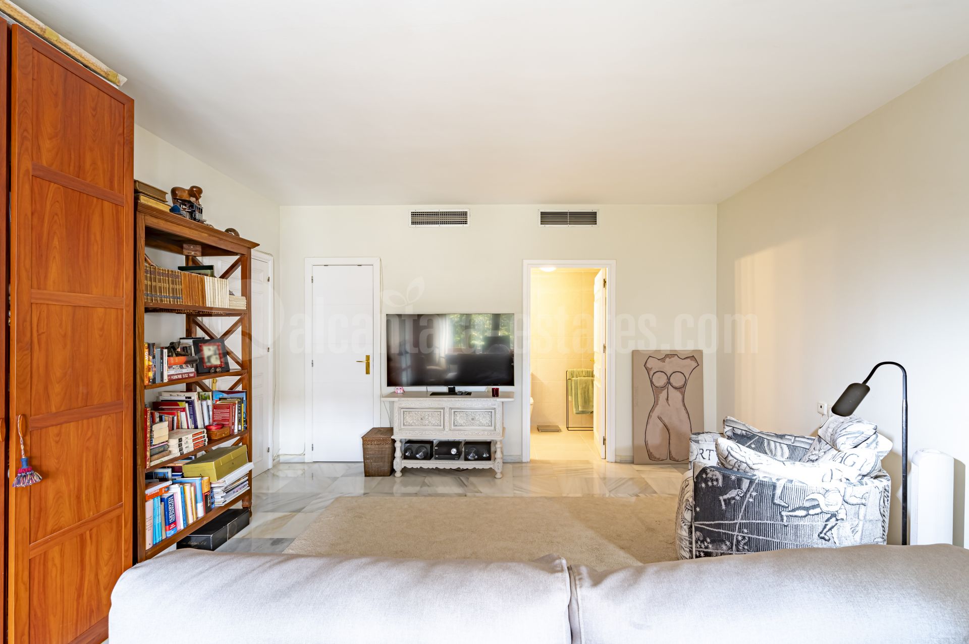 Apartment in Las Colinas de Marbella, Benahavis