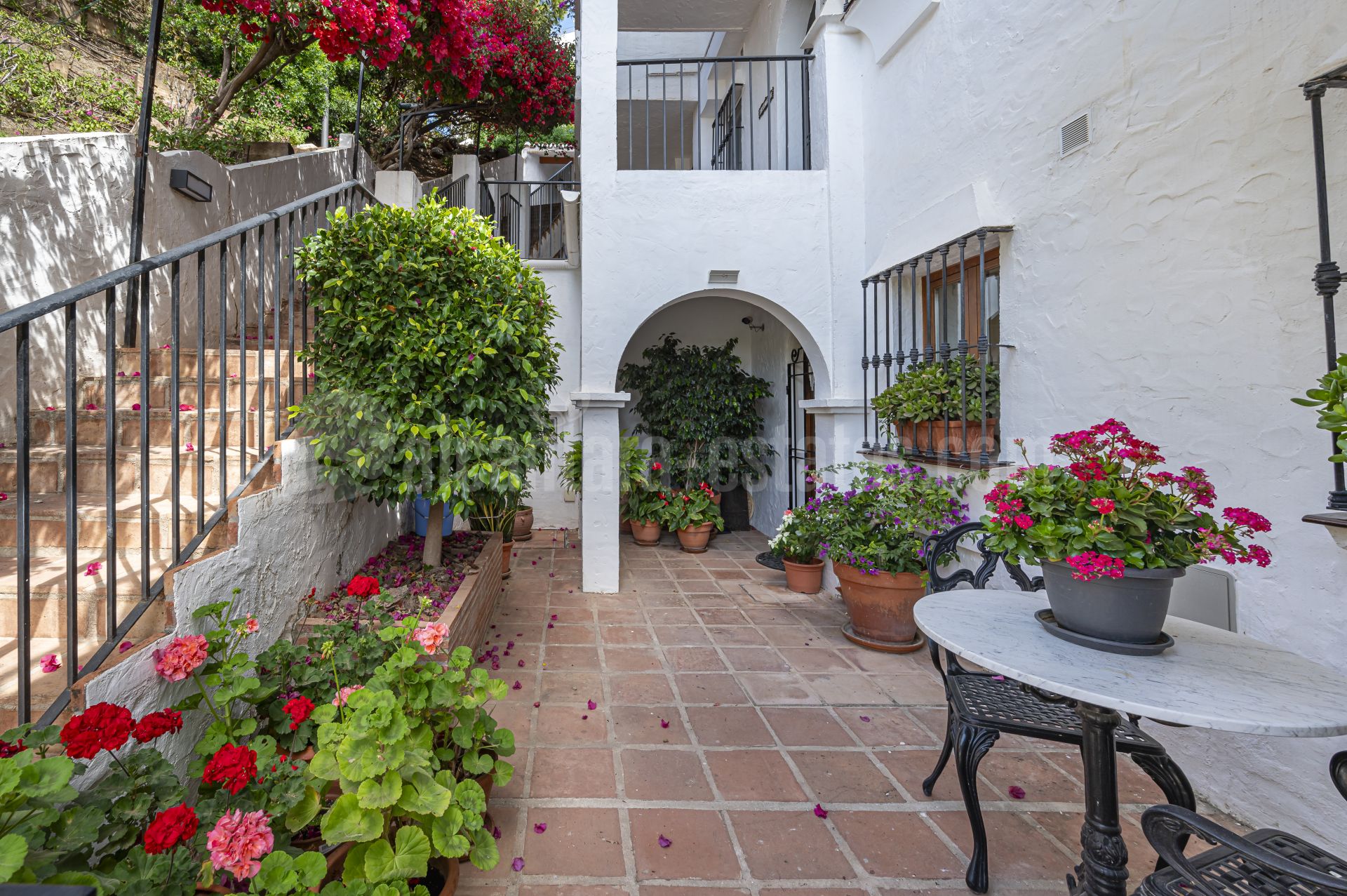 Apartment in Las Colinas de Marbella, Benahavis