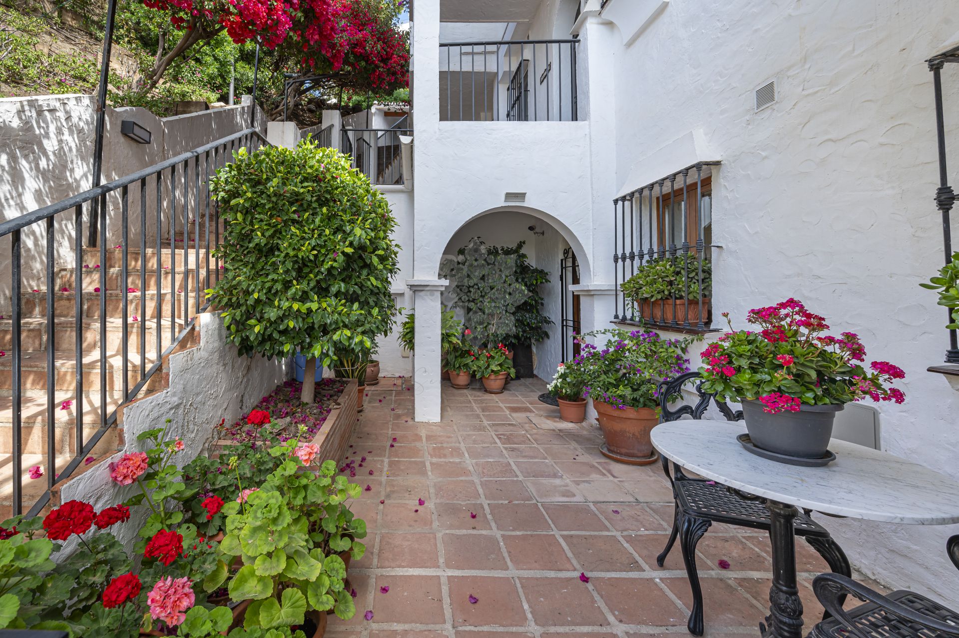Apartment in Las Colinas de Marbella, Benahavis