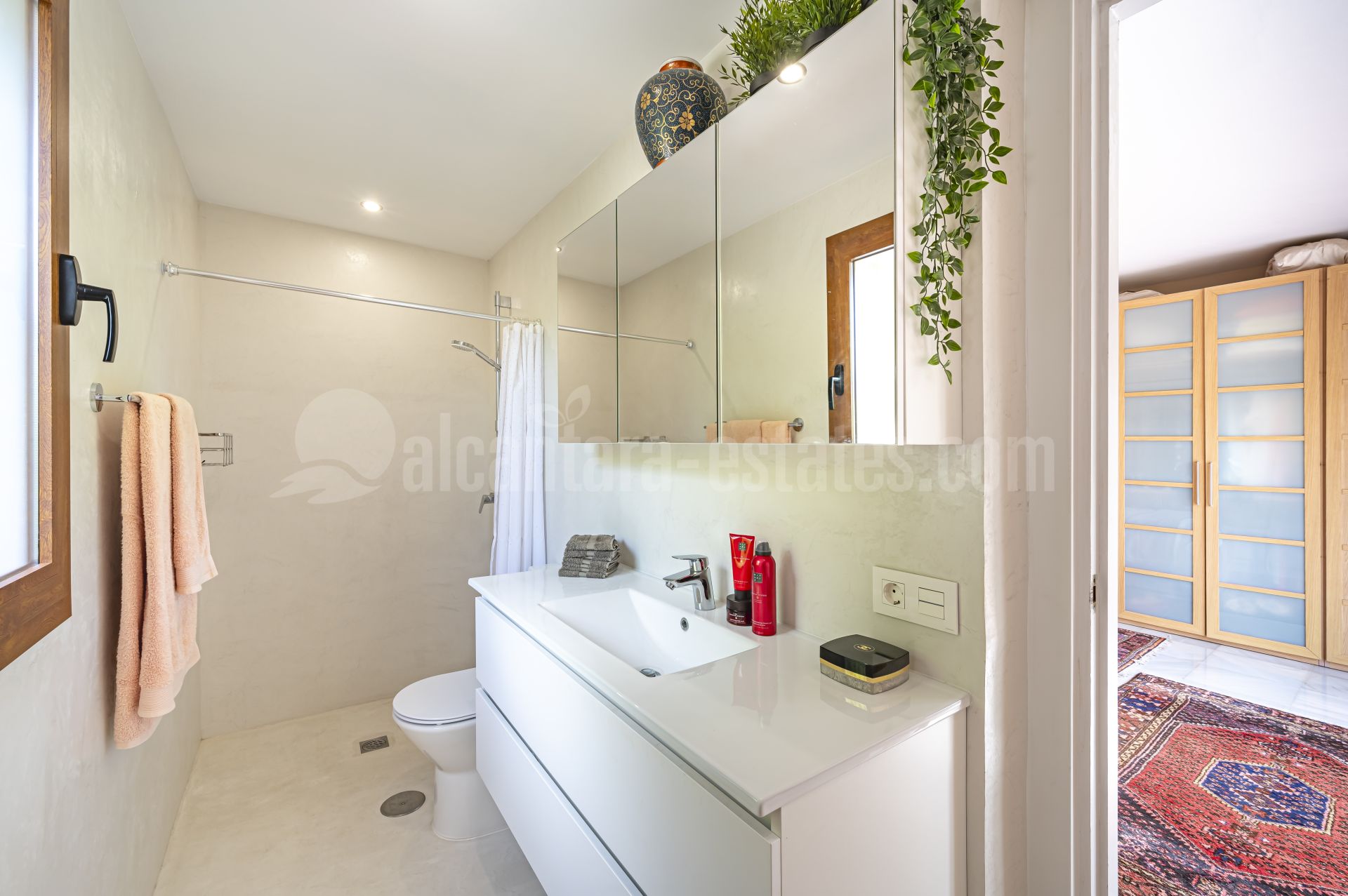 Apartment in Las Colinas de Marbella, Benahavis