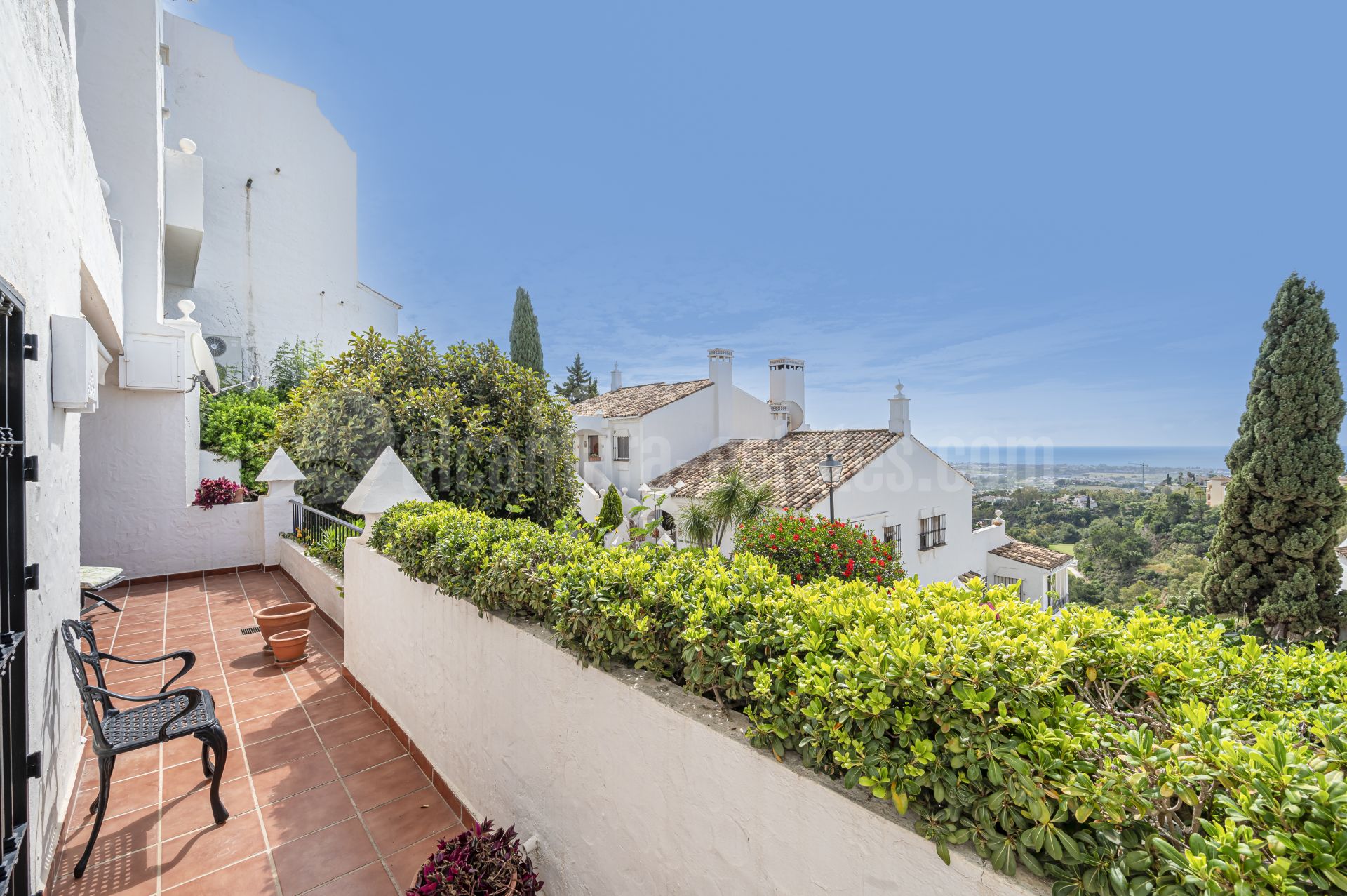 Apartment in Las Colinas de Marbella, Benahavis