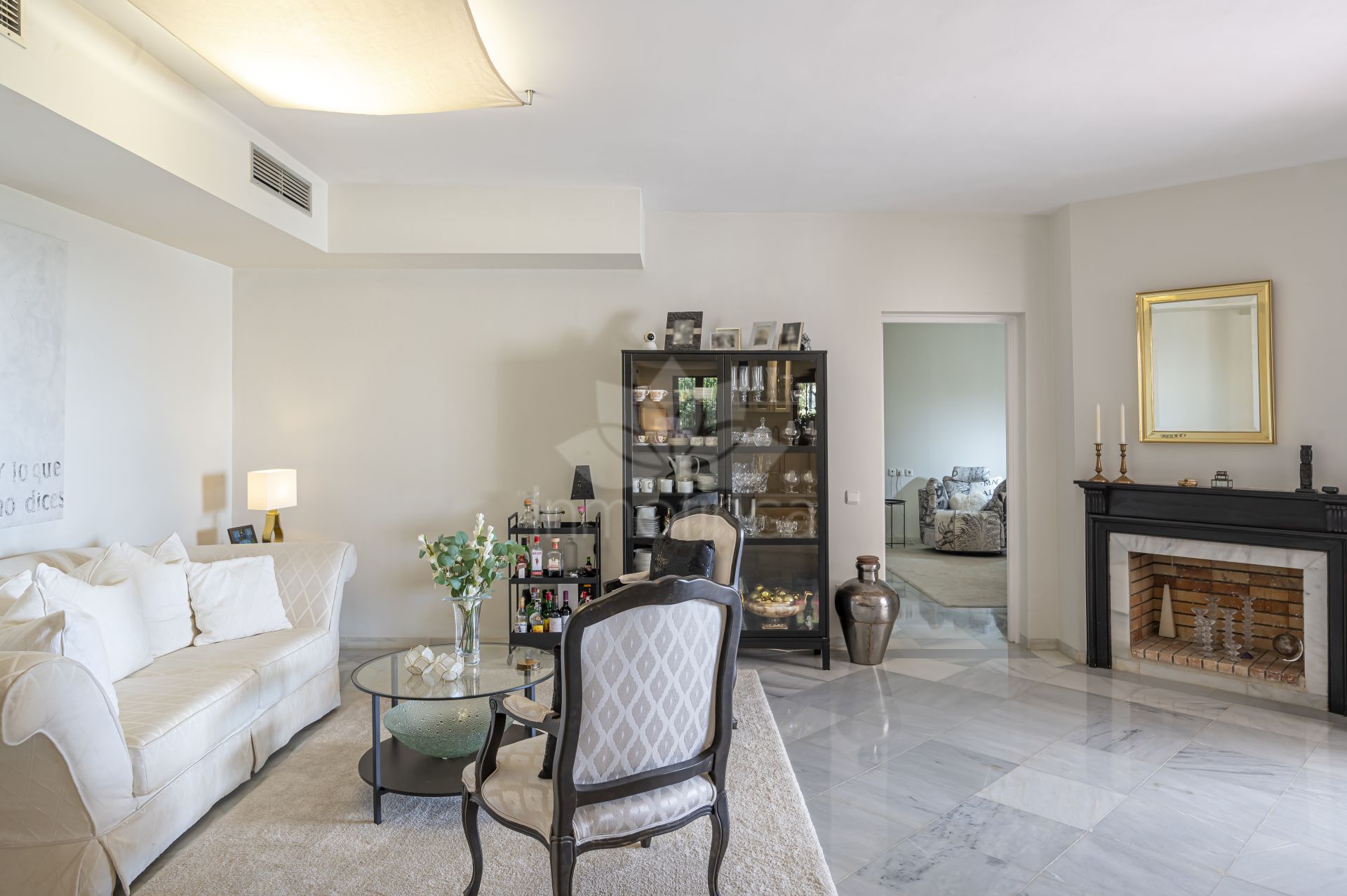 Apartamento en Las Colinas de Marbella, Benahavis