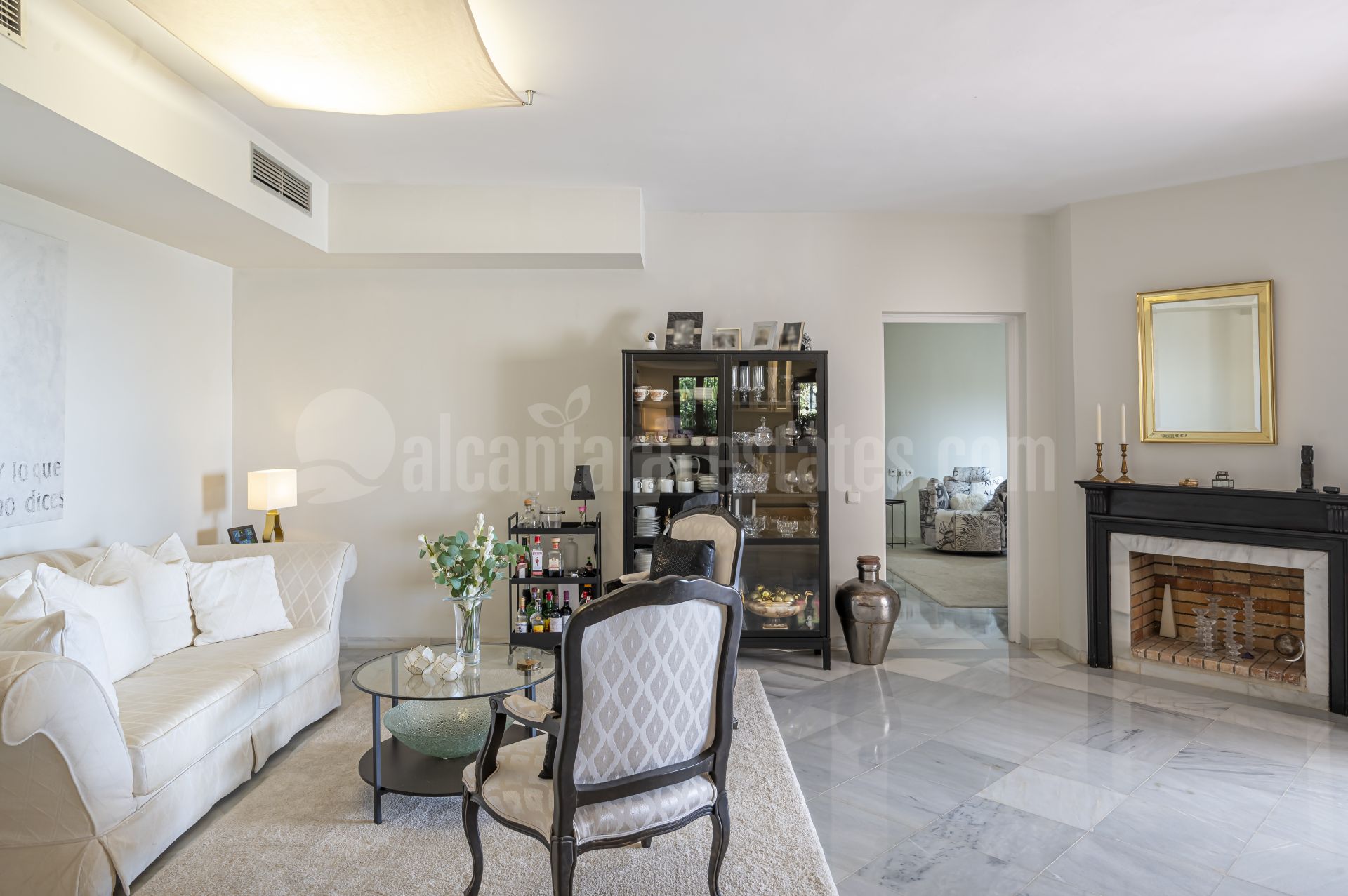 Apartment in Las Colinas de Marbella, Benahavis