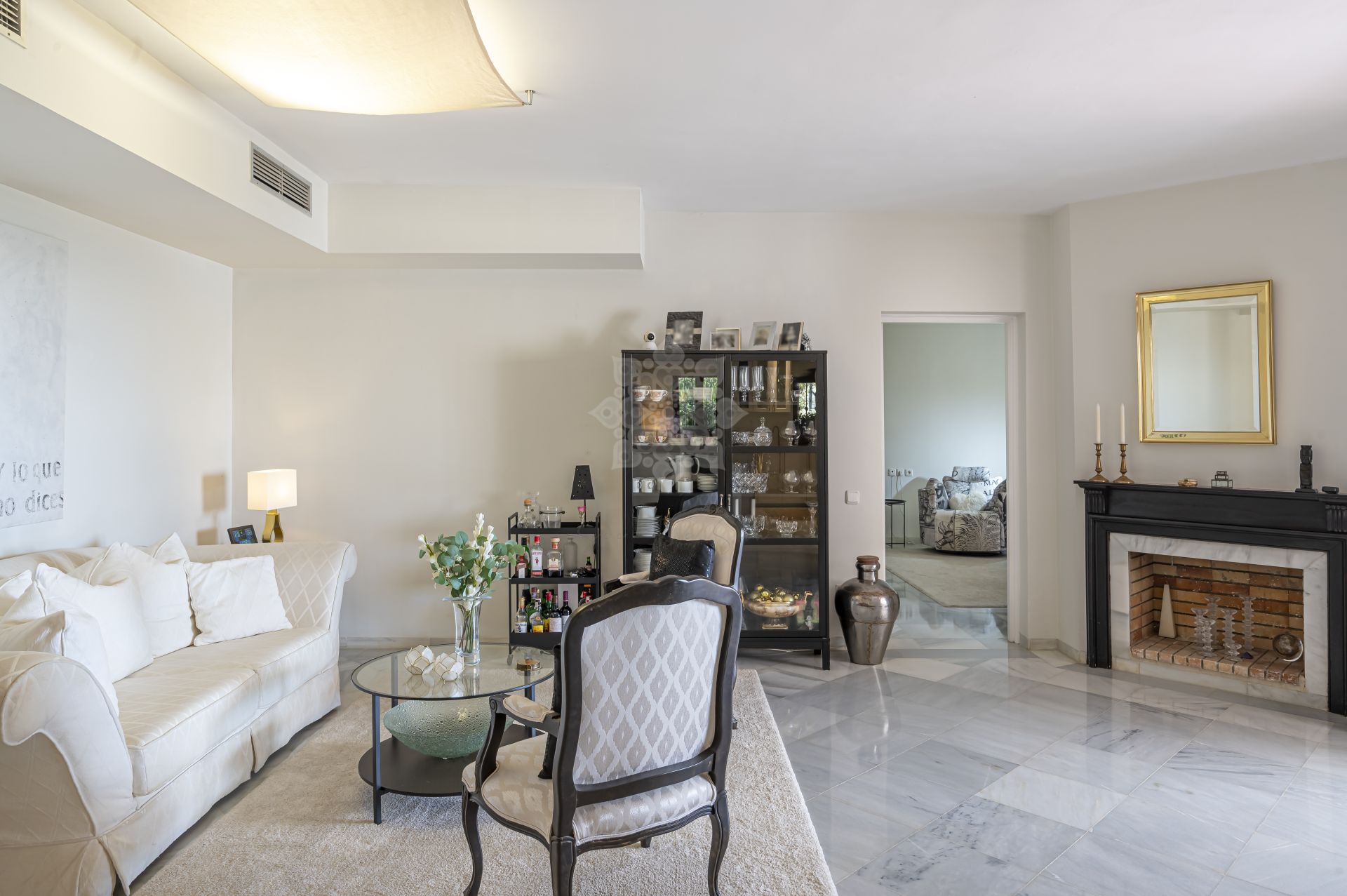 Apartment in Las Colinas de Marbella, Benahavis