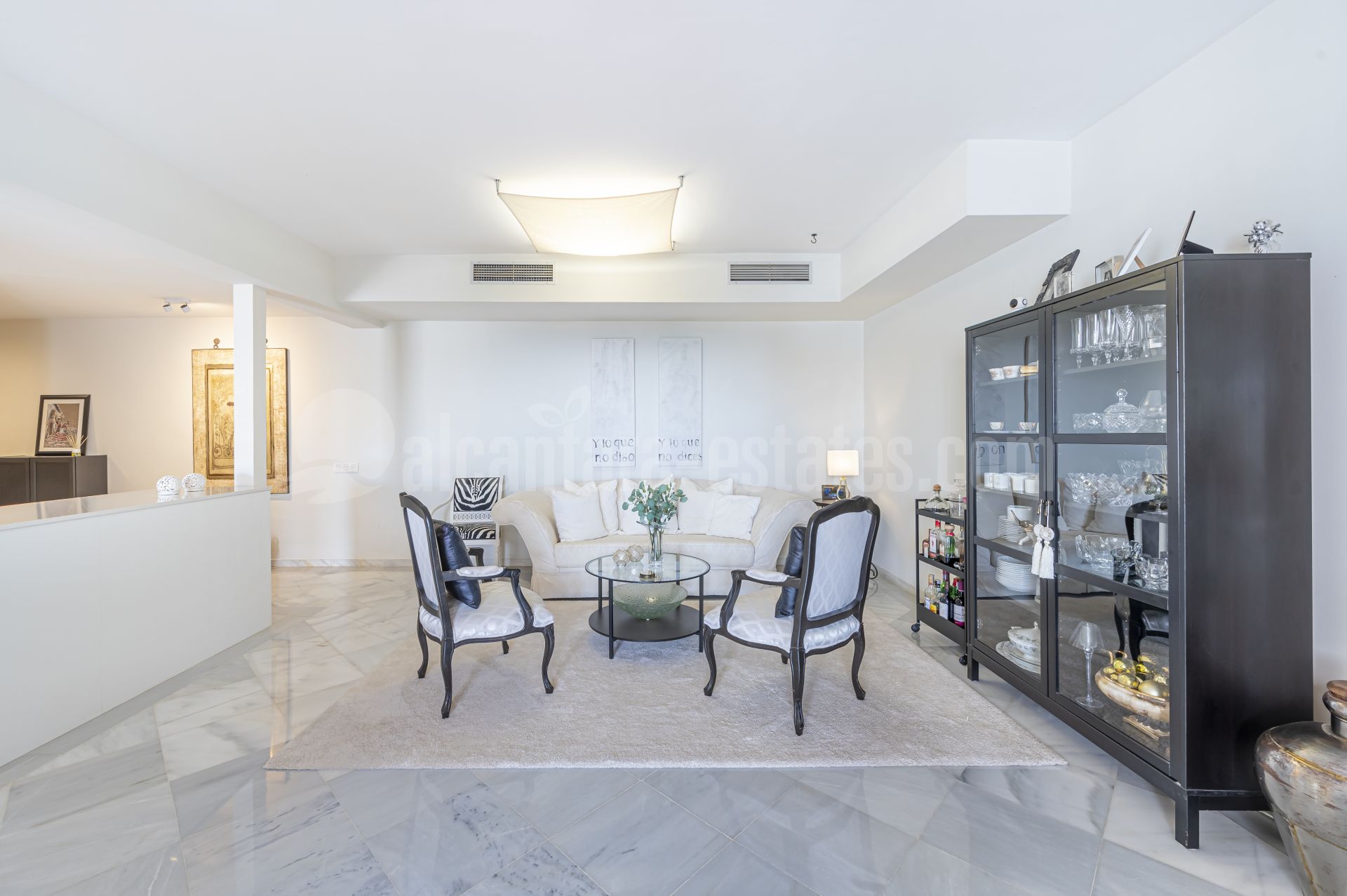 Apartment in Las Colinas de Marbella, Benahavis