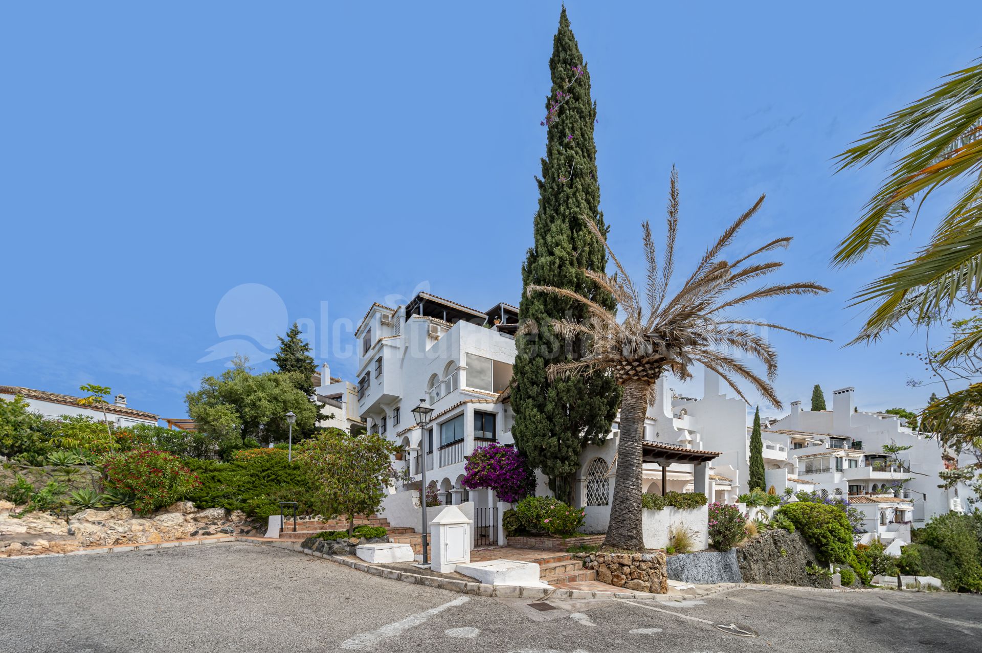 Apartment in Las Colinas de Marbella, Benahavis