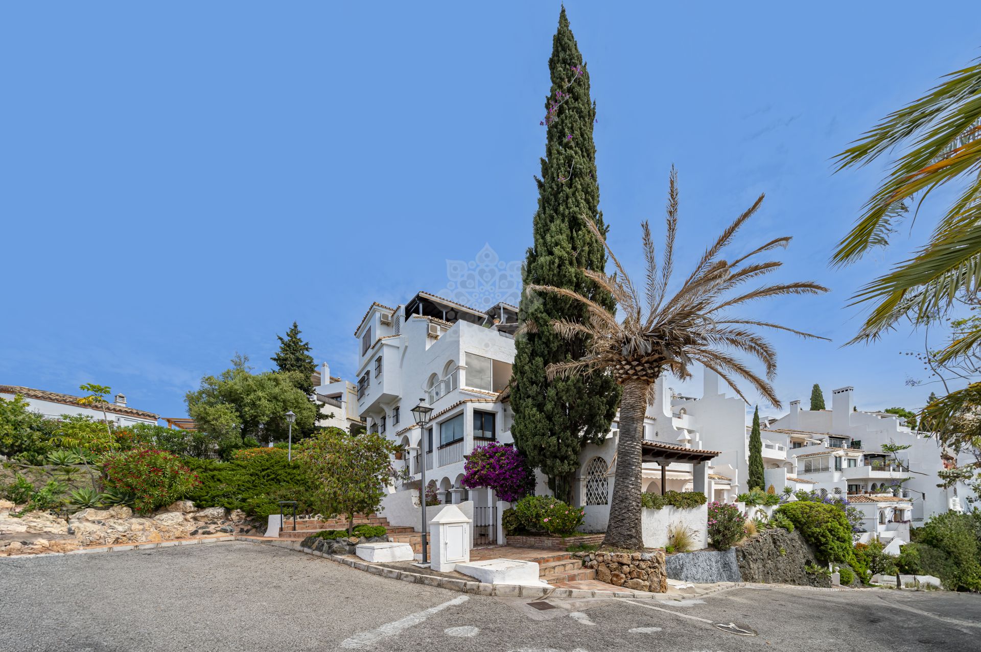 Apartment in Las Colinas de Marbella, Benahavis