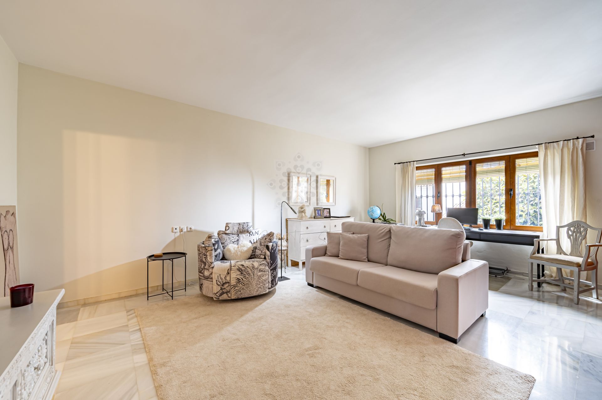 Apartment in Las Colinas de Marbella, Benahavis