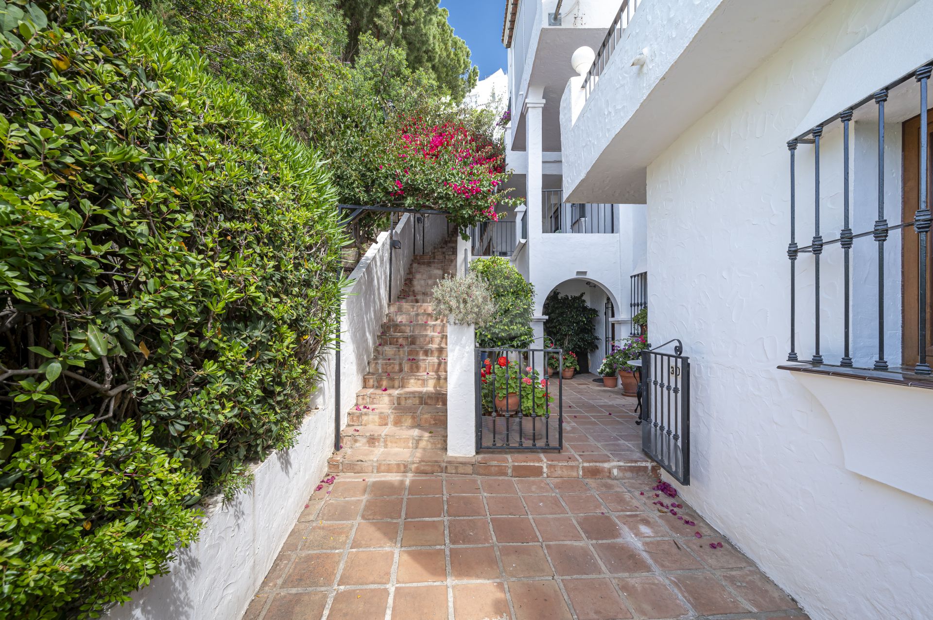 Apartamento en Las Colinas de Marbella, Benahavis
