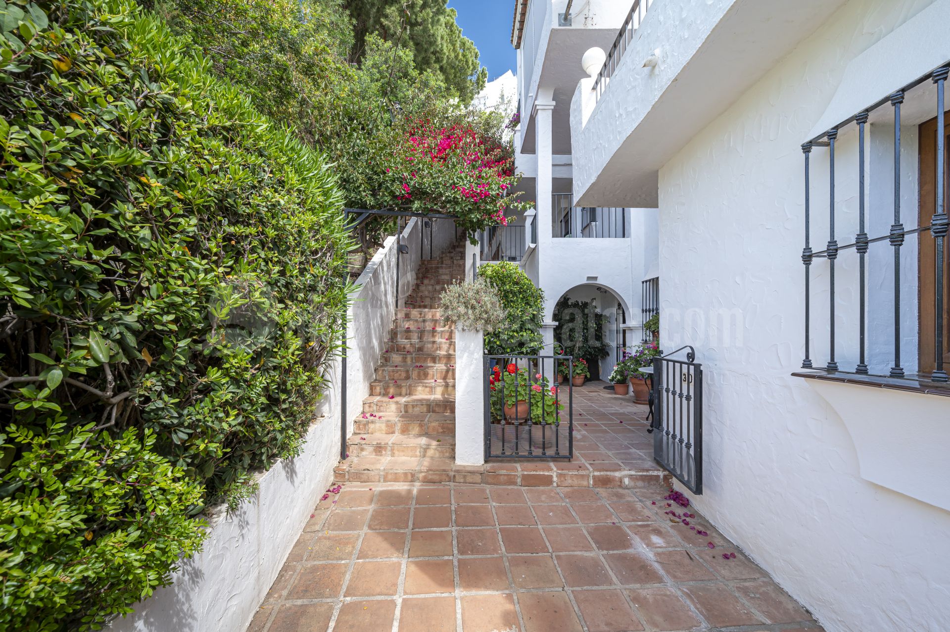 Apartment in Las Colinas de Marbella, Benahavis