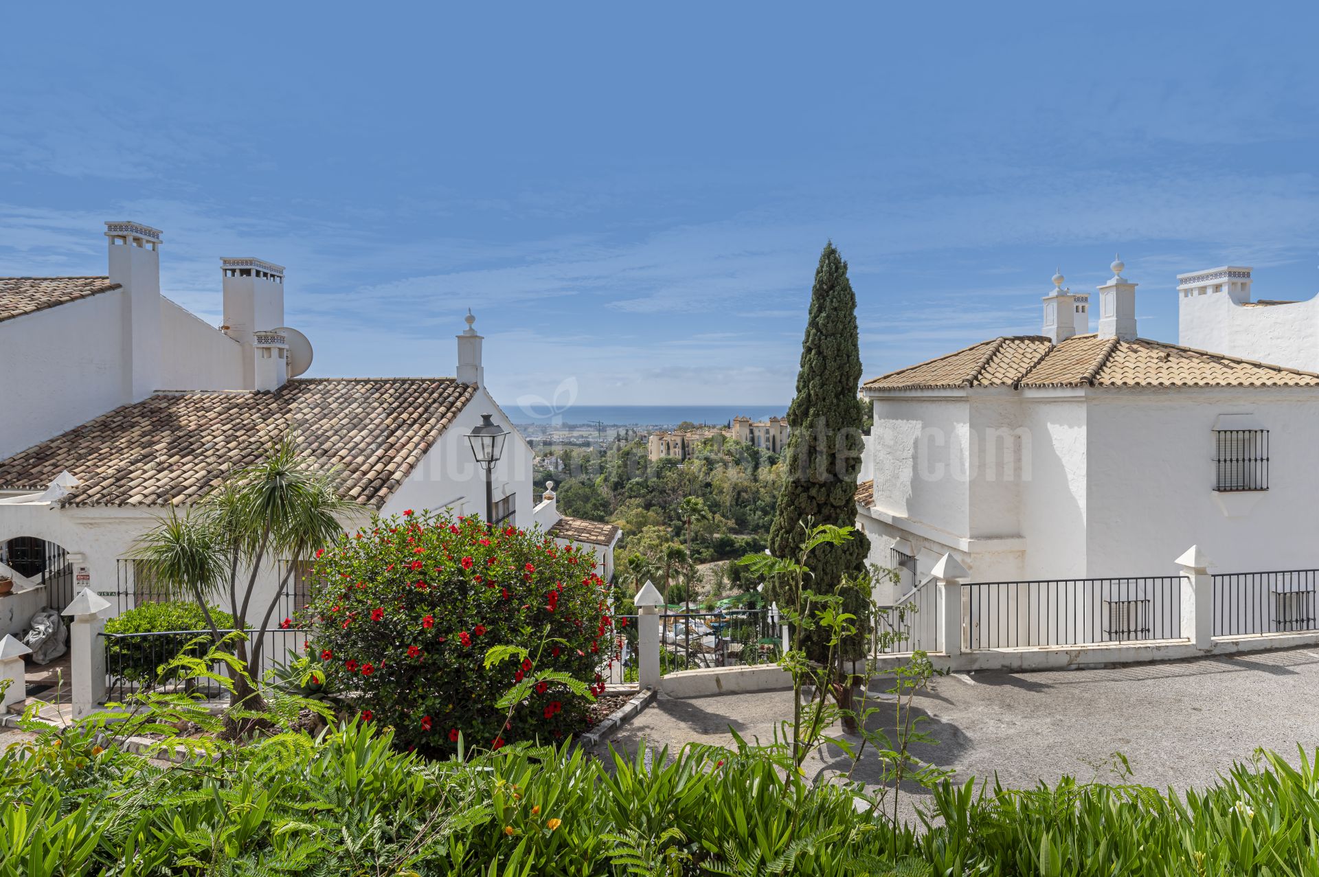 Apartment in Las Colinas de Marbella, Benahavis