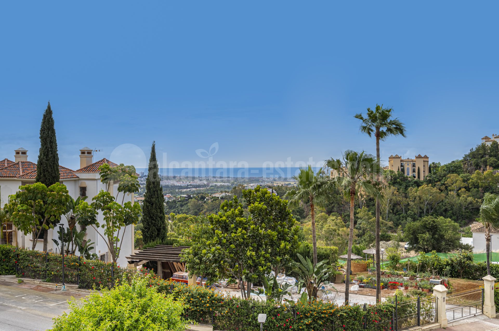 Apartment in Las Colinas de Marbella, Benahavis