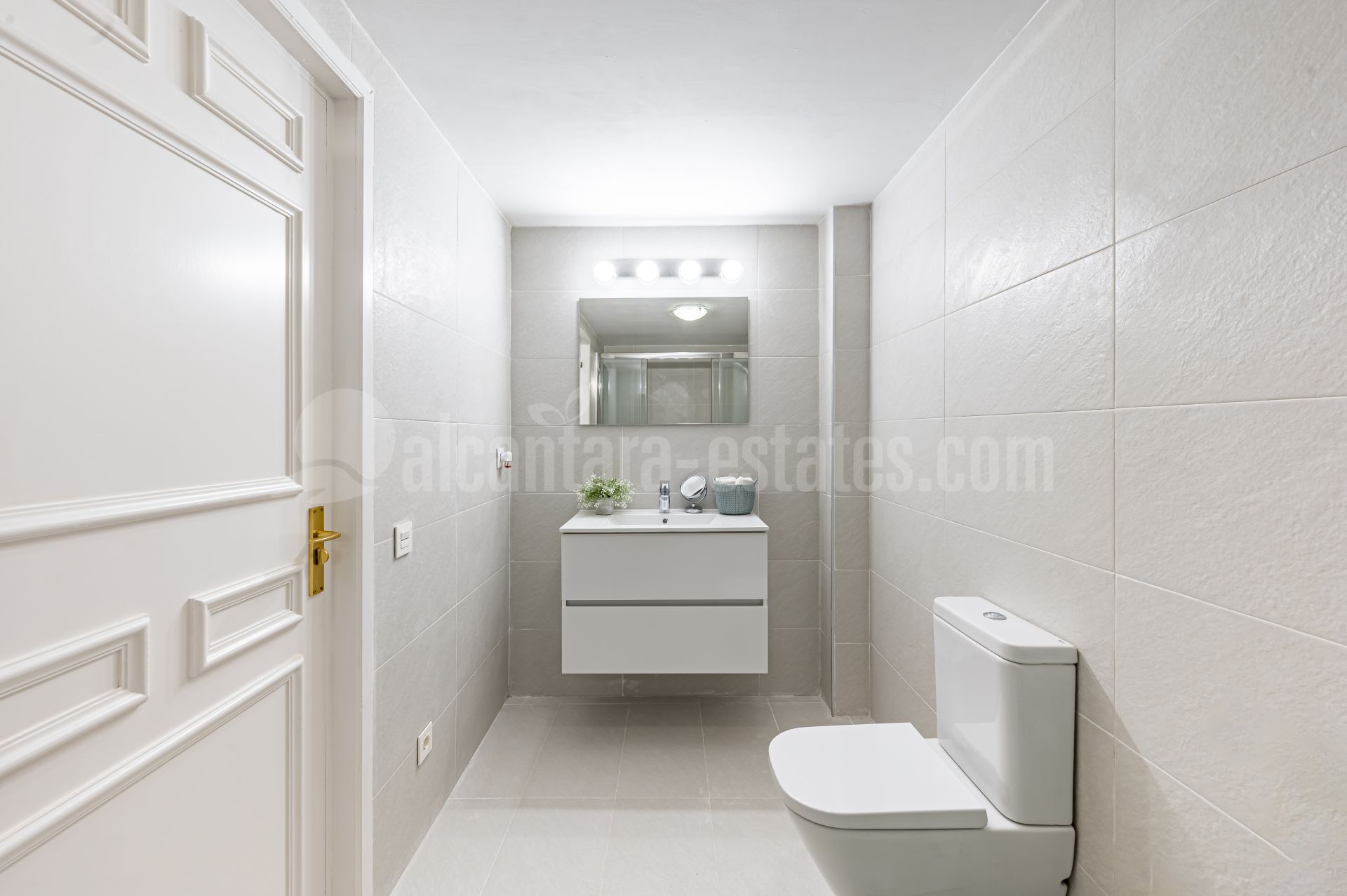 Apartment in Las Colinas de Marbella, Benahavis