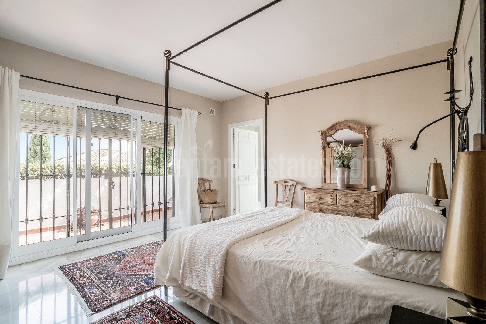 Apartment in Las Colinas de Marbella, Benahavis
