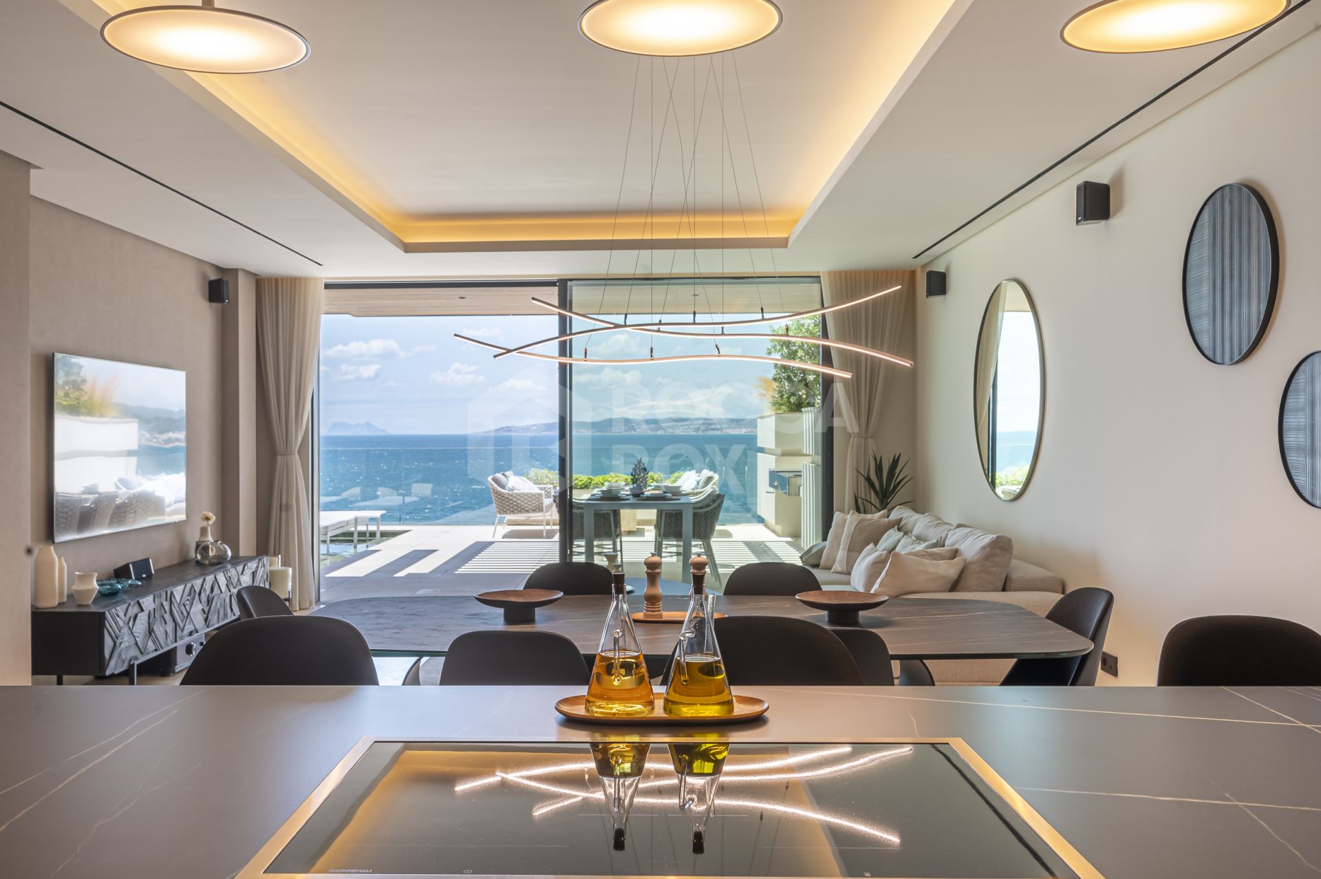 Ikkil Bay: eight luxury beachfront residences in Estepona with spacious terraces, sea views, and premium amenities.