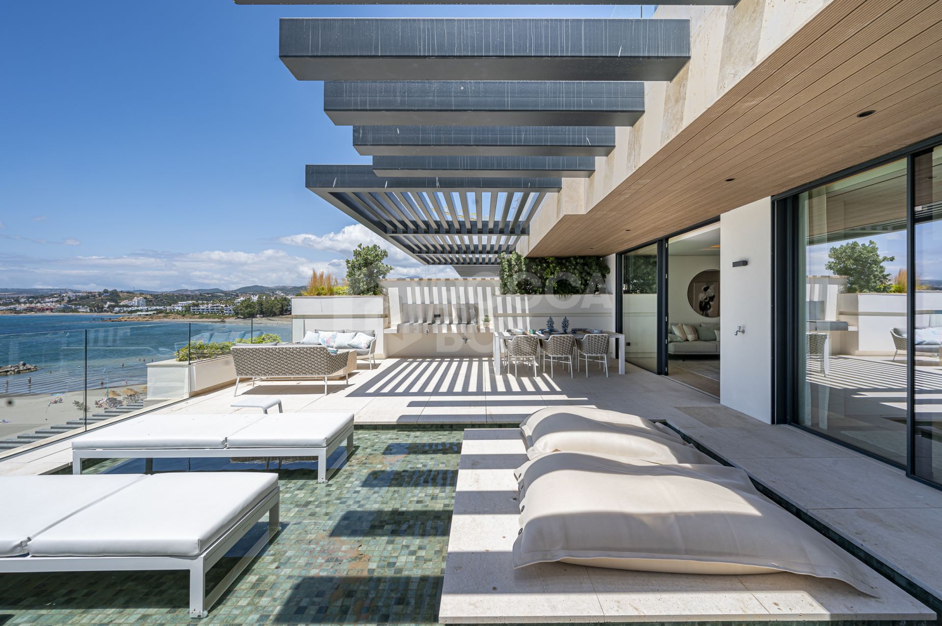 Ikkil Bay: eight luxury beachfront residences in Estepona with spacious terraces, sea views, and premium amenities.