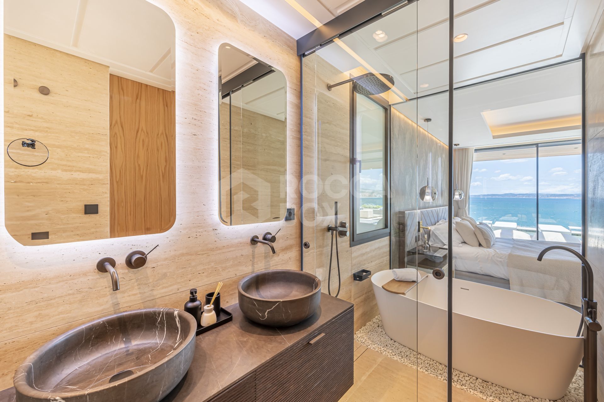 Ikkil Bay: eight luxury beachfront residences in Estepona with spacious terraces, sea views, and premium amenities.