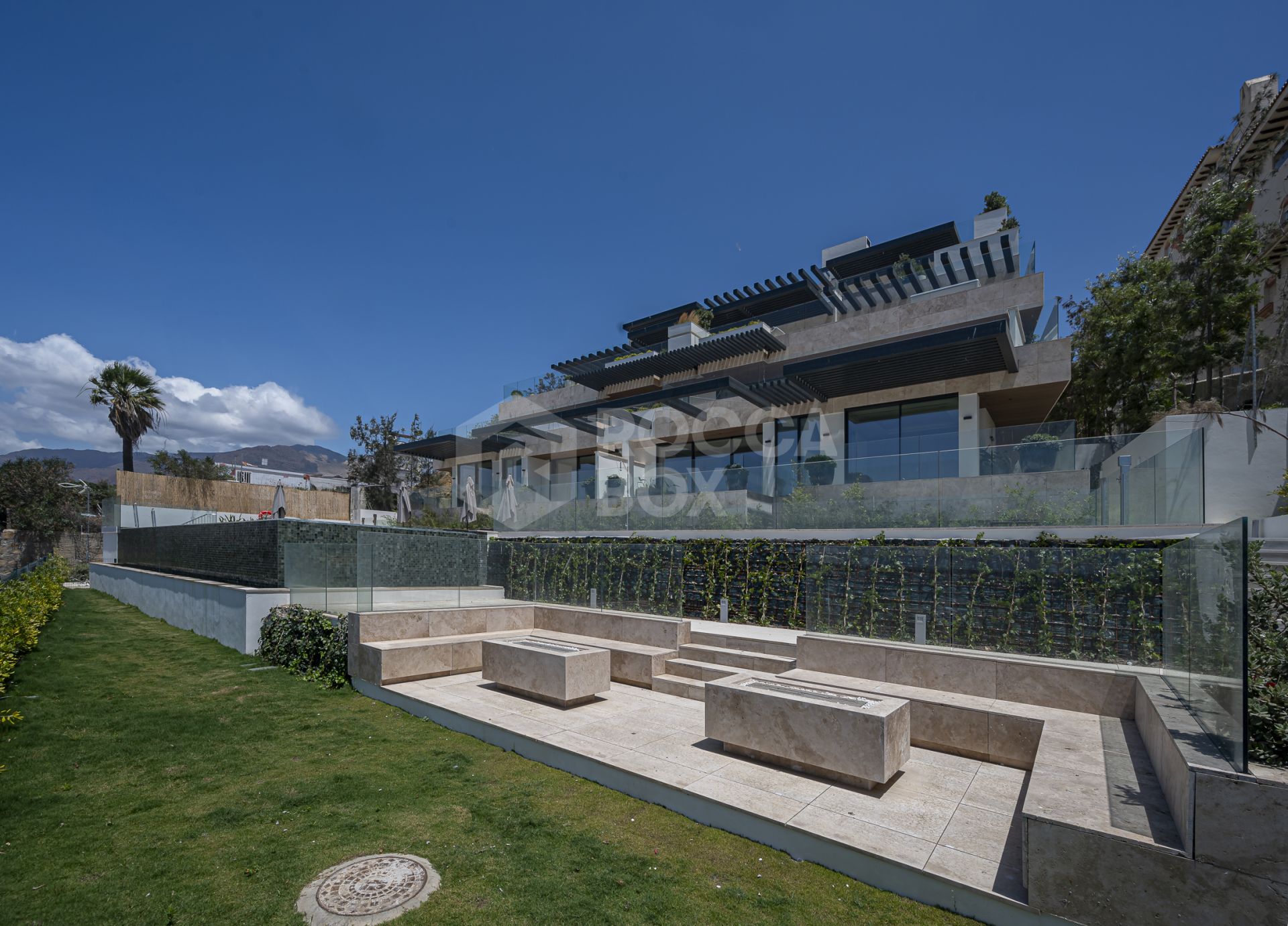 Ikkil Bay: eight luxury beachfront residences in Estepona with spacious terraces, sea views, and premium amenities.