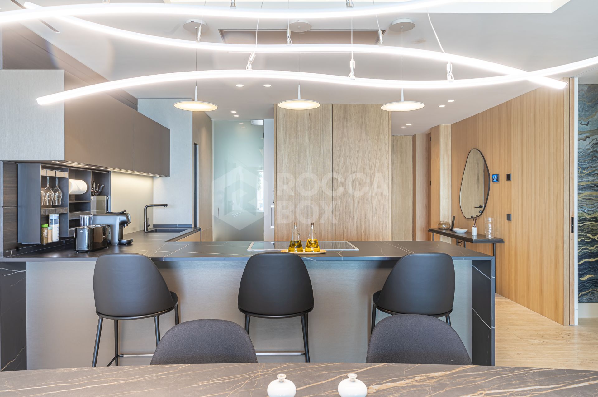 Ikkil Bay: eight luxury beachfront residences in Estepona with spacious terraces, sea views, and premium amenities.