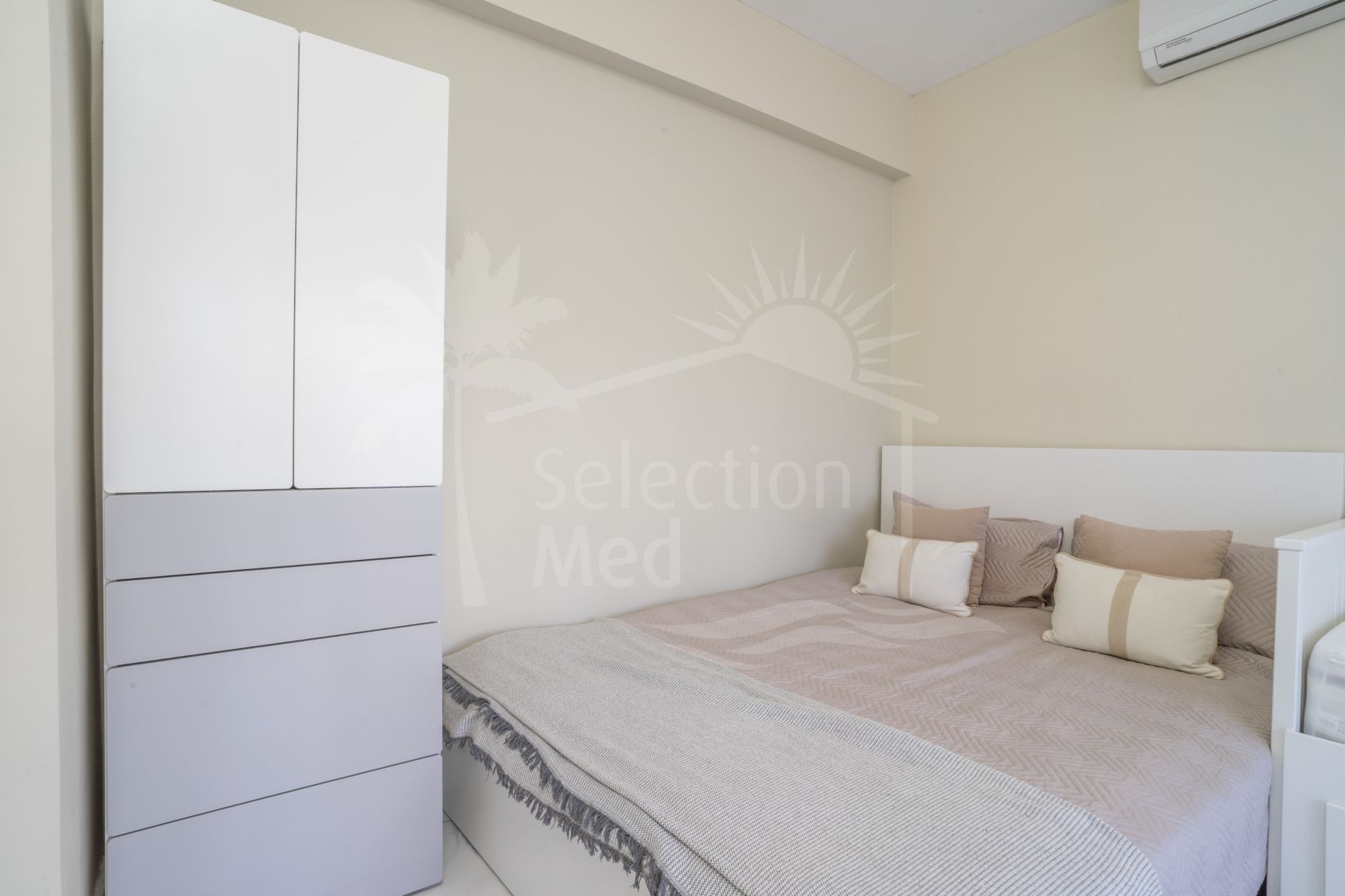 Apartamento moderno en Planta Baja Elevada con Gran Terraza – Golden Banus, Nueva Andalucía